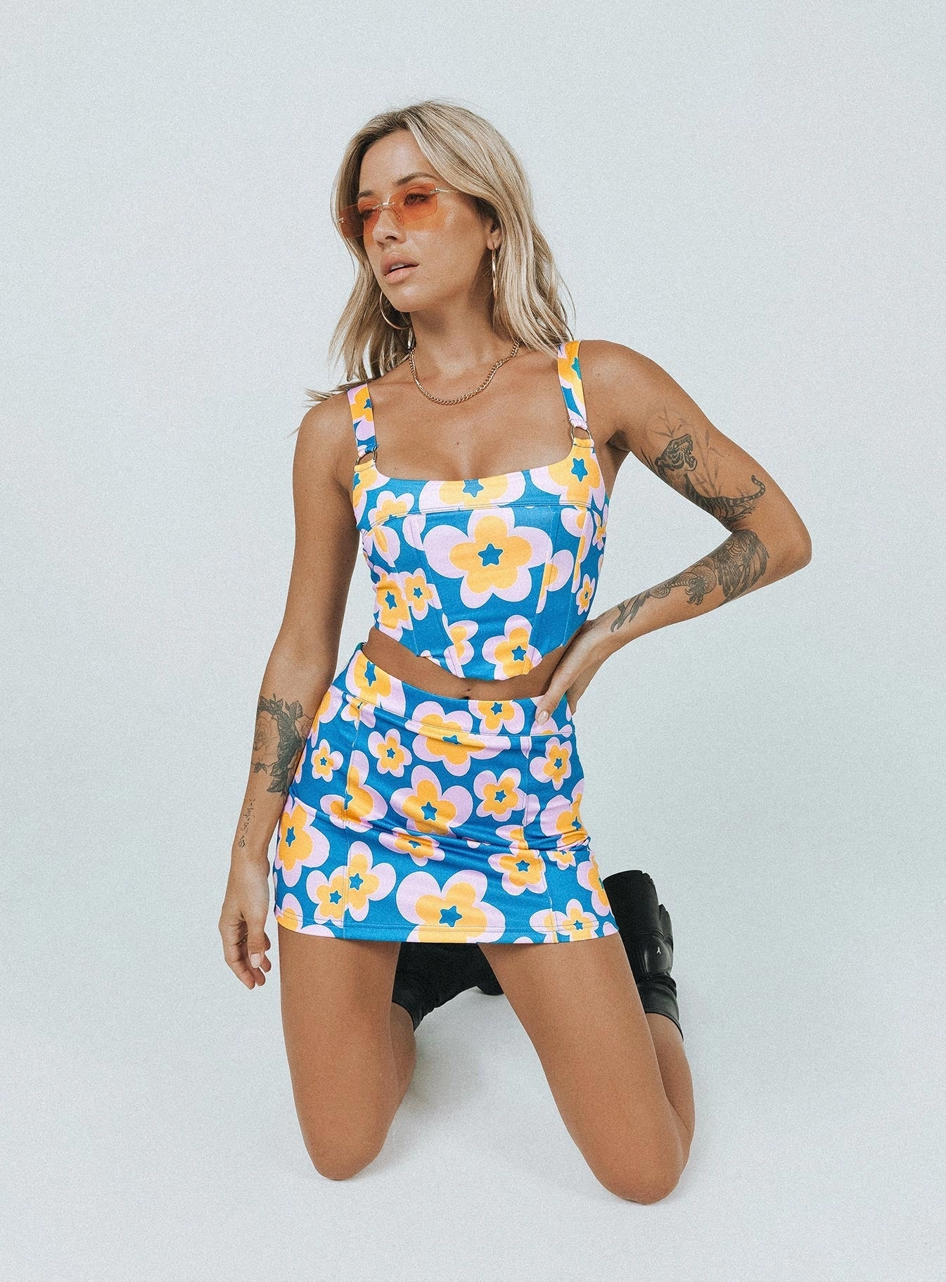 Spring Must Have Ilina Mid Rise Mini Skirt Floral Blue