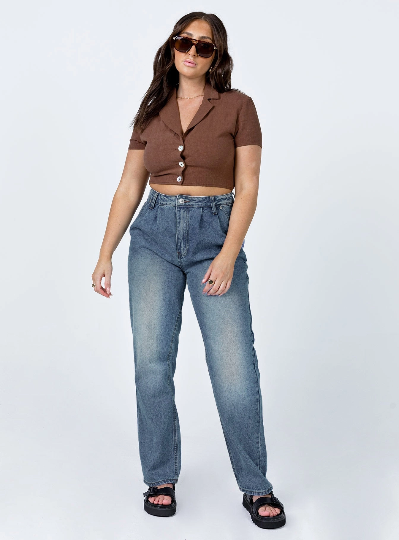 Isabelle Straight Leg Denim Jeans Basic Outfit