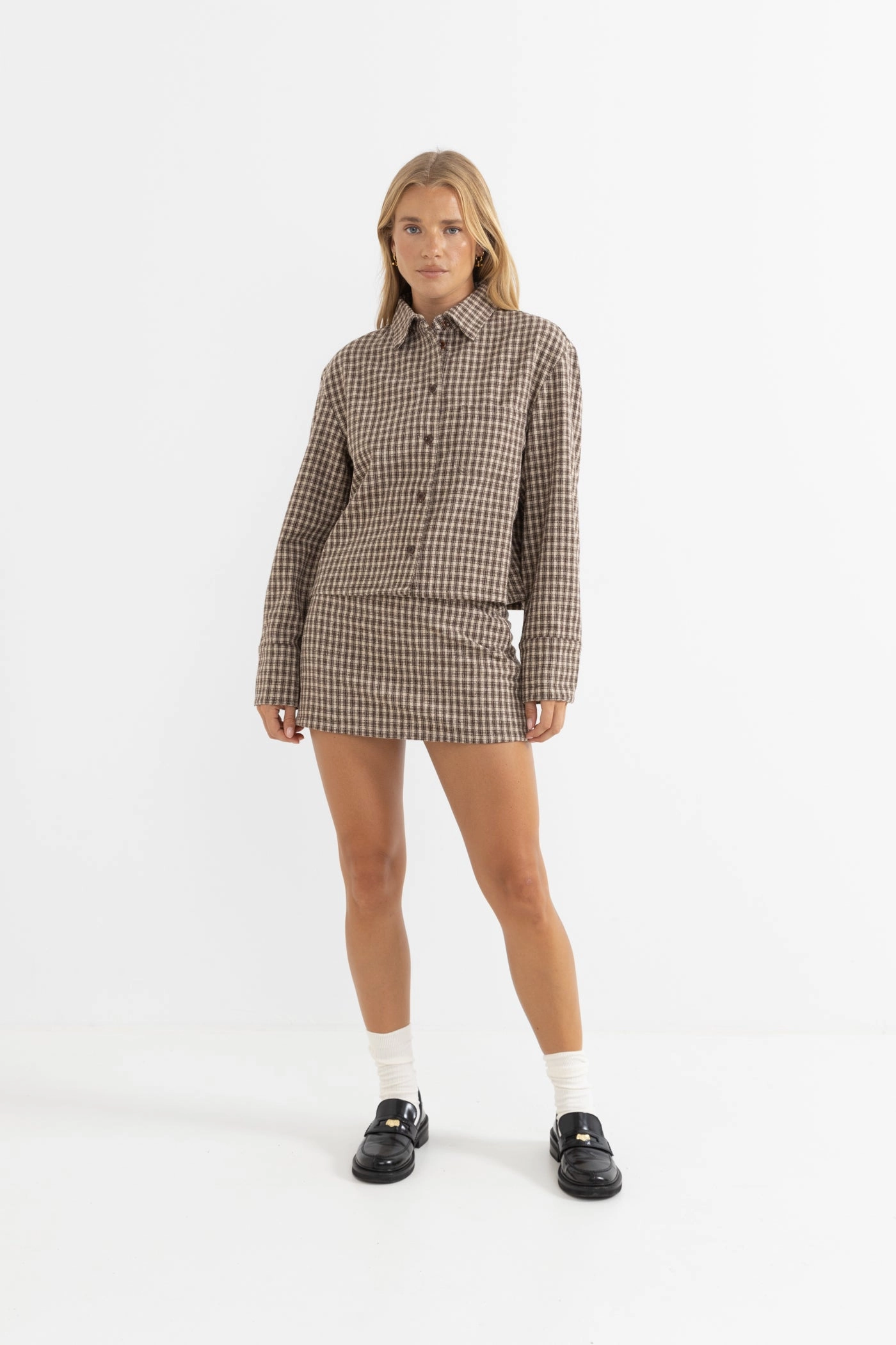 Isolde Mini Skirt Beige Trendy Outfit