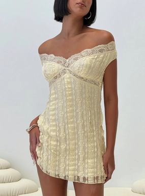 Relaxed day dress Elegant knee-length dress Bonnin Off The Shoulder Lace Mini Dress Yellow