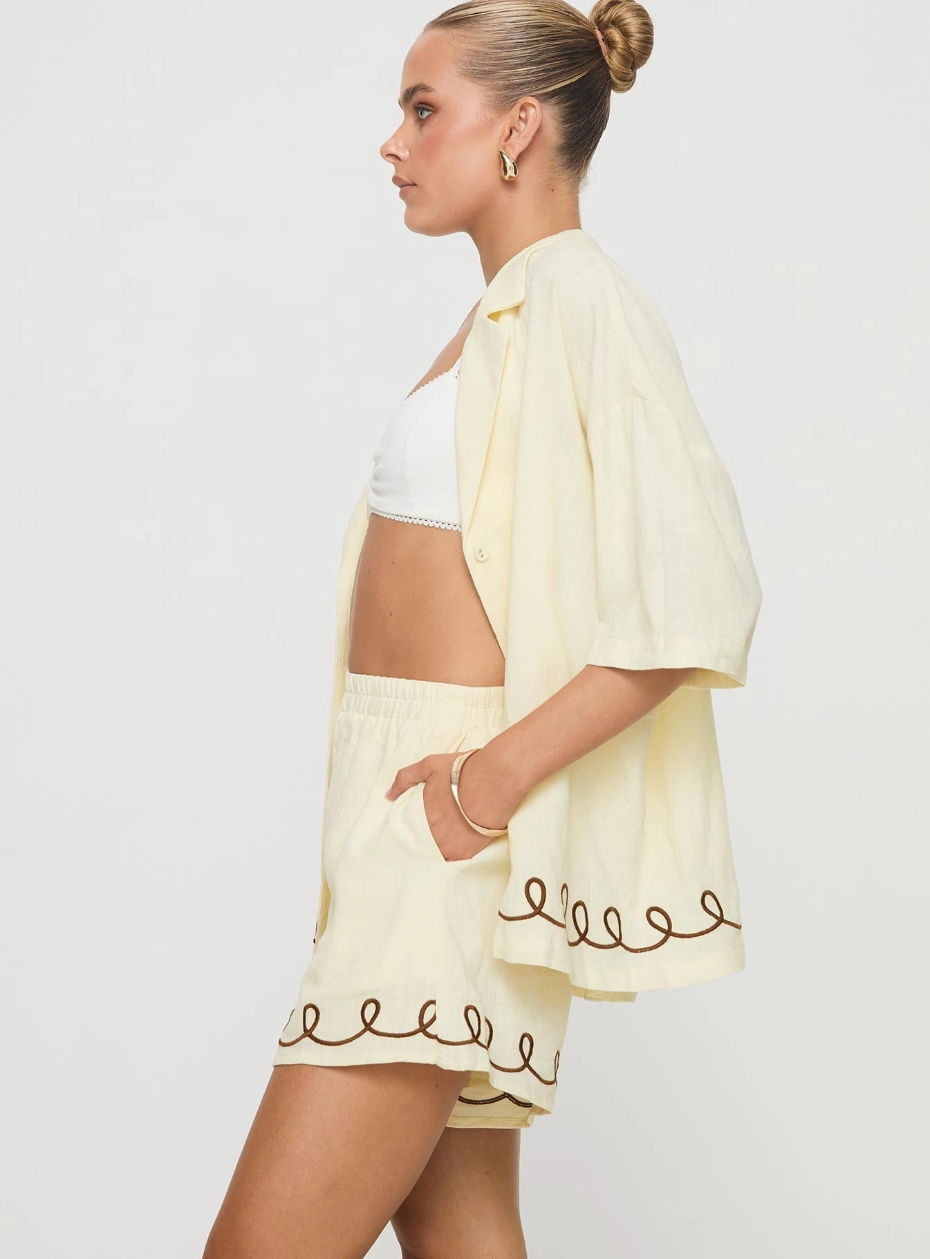 Jamari Linen Blend Shorts Cream / Brown Sporty Chic HighBackRise