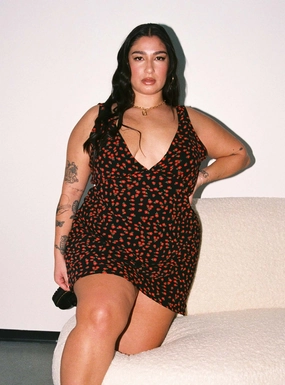 Elegant Detail Refined touch Nellie Mini Dress Black / Red Floral Curve