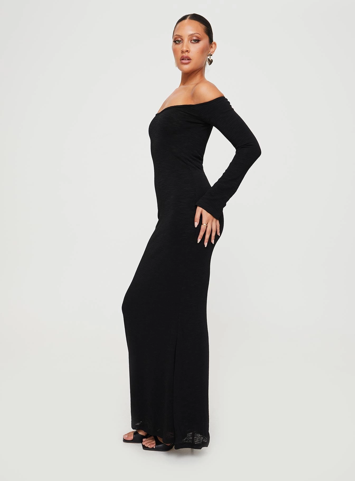 Calm Outfit Korey Off The Shoulder Maxi Dress Black