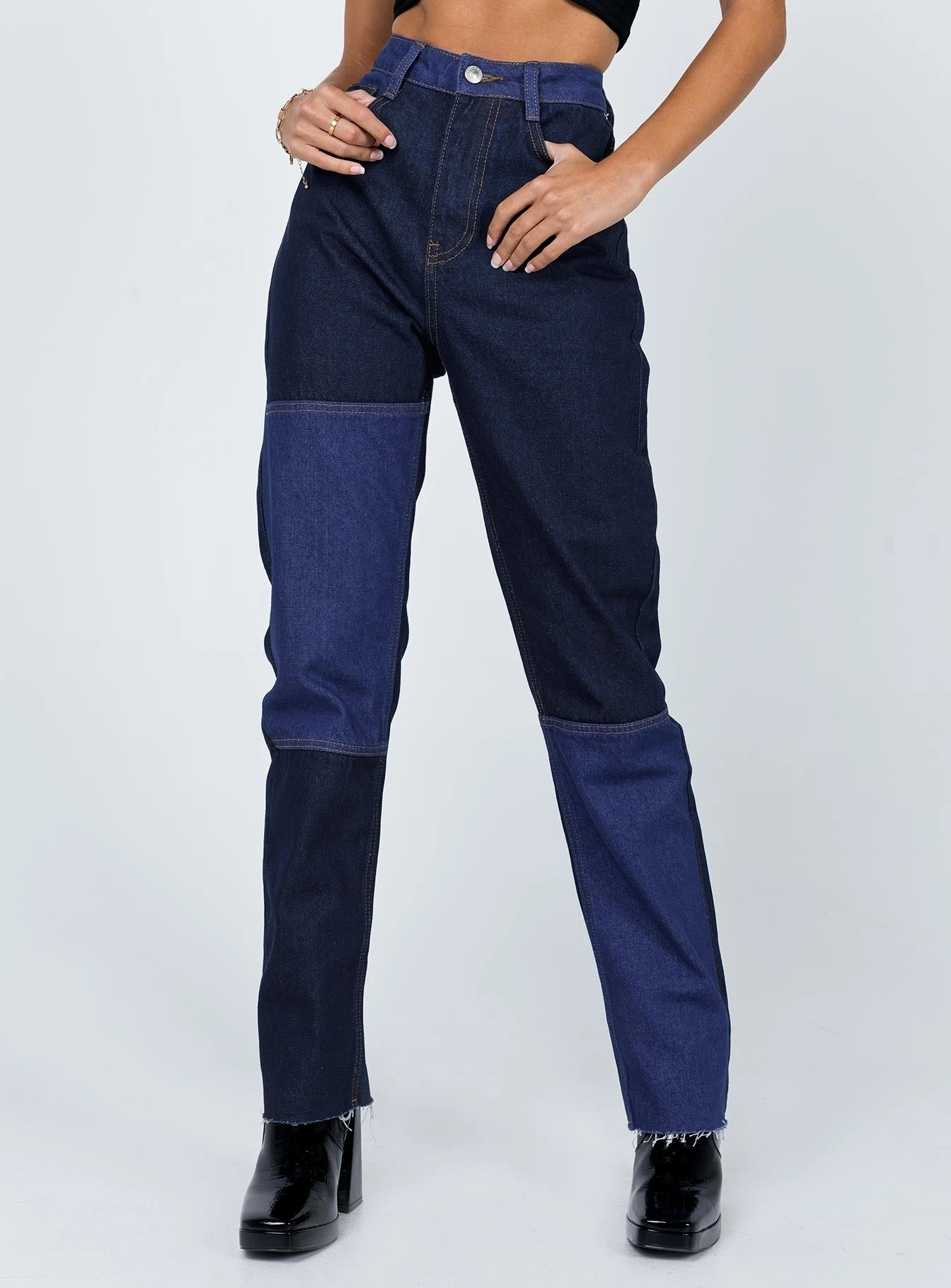 Night Out City Walk Minimalist Party Look Earthy Kyah Denim Jeans Dark Wash
