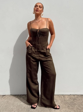 La Quinta Pant Dark Chocolate Flattering Shape Basic Look