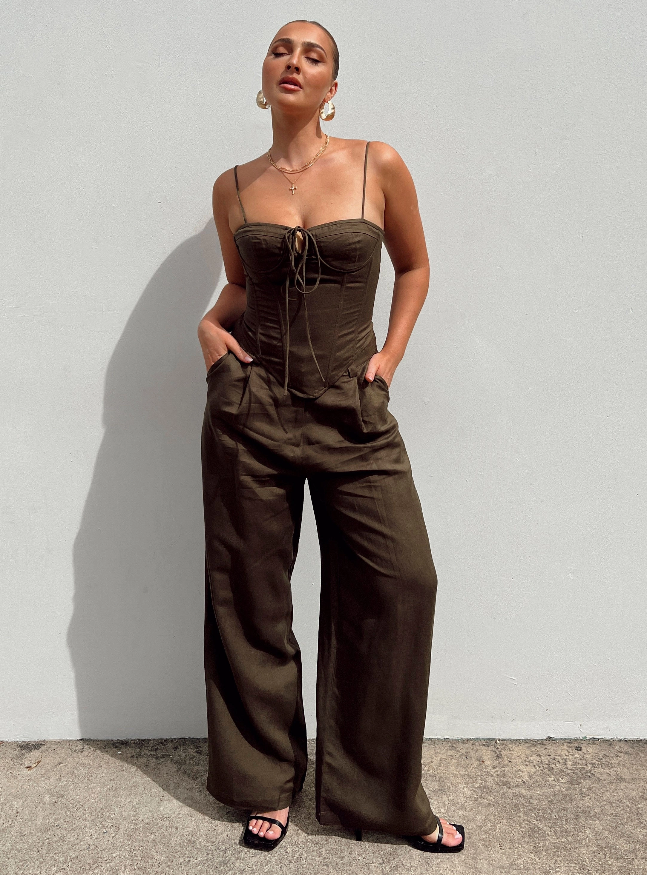 La Quinta Pant Dark Chocolate Flattering Shape Basic Look