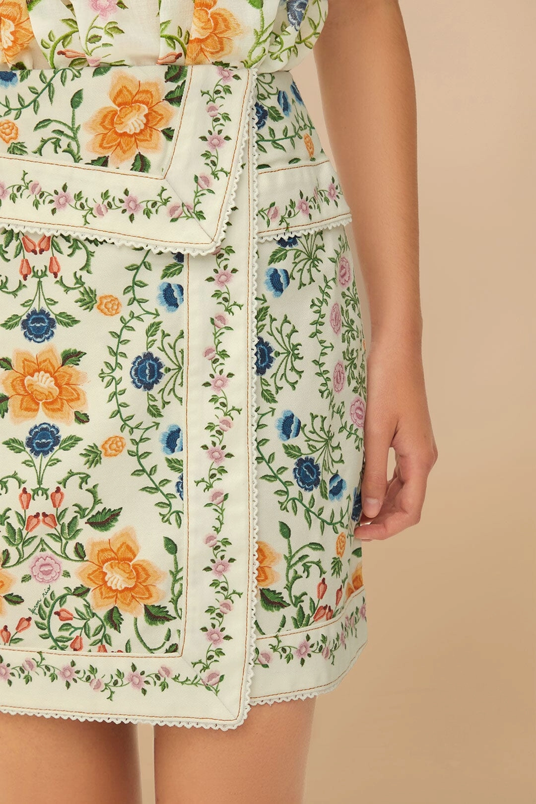 Stylist Pick Fresh Style Off-White Folk Floral Mini Skirt