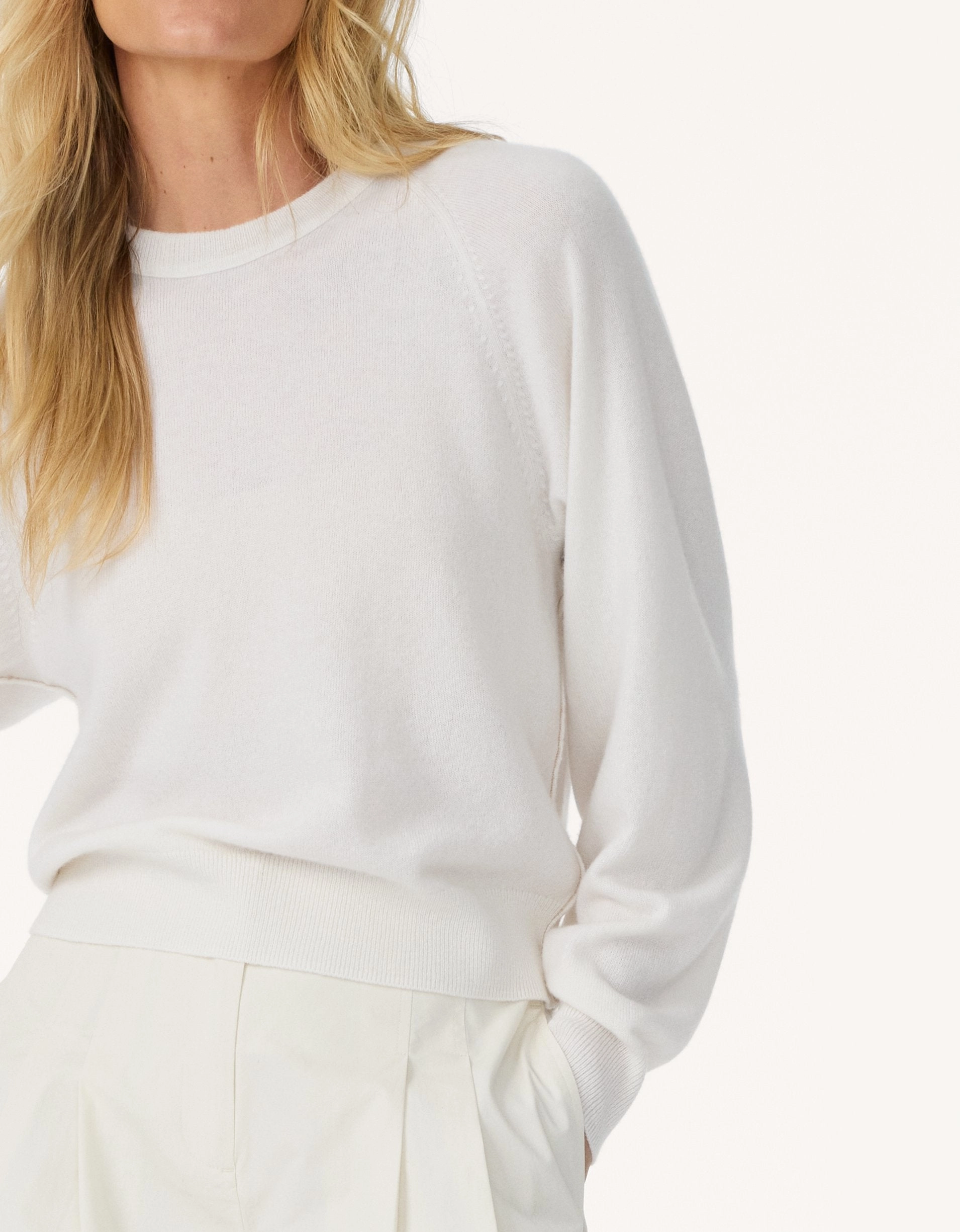 Soft comfort layer Unsubscribed Everyday-Weight Cashmere Raglan Sweater