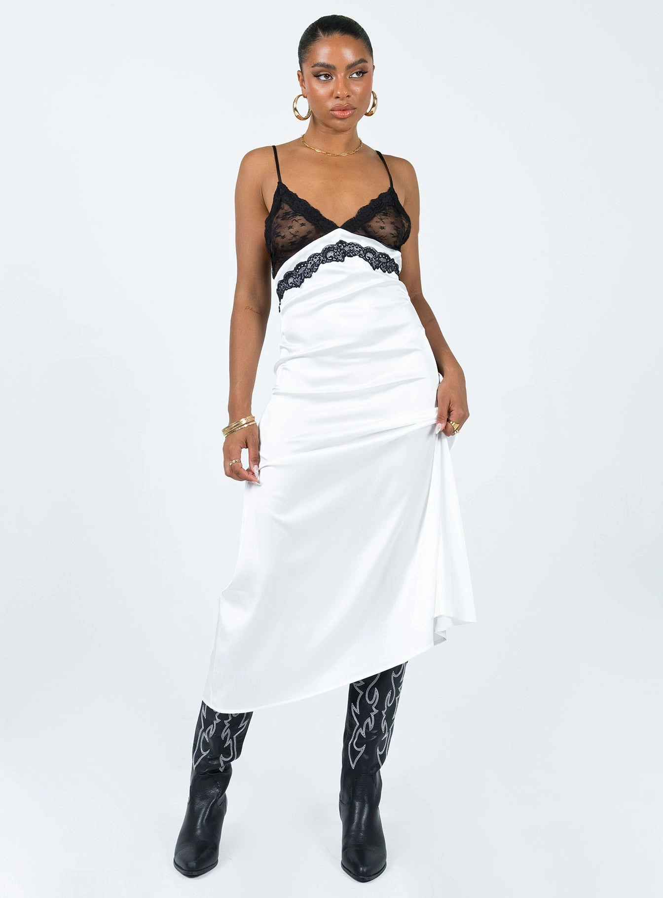 Chic Comfort Look Le Paris Lace Midi Dress White