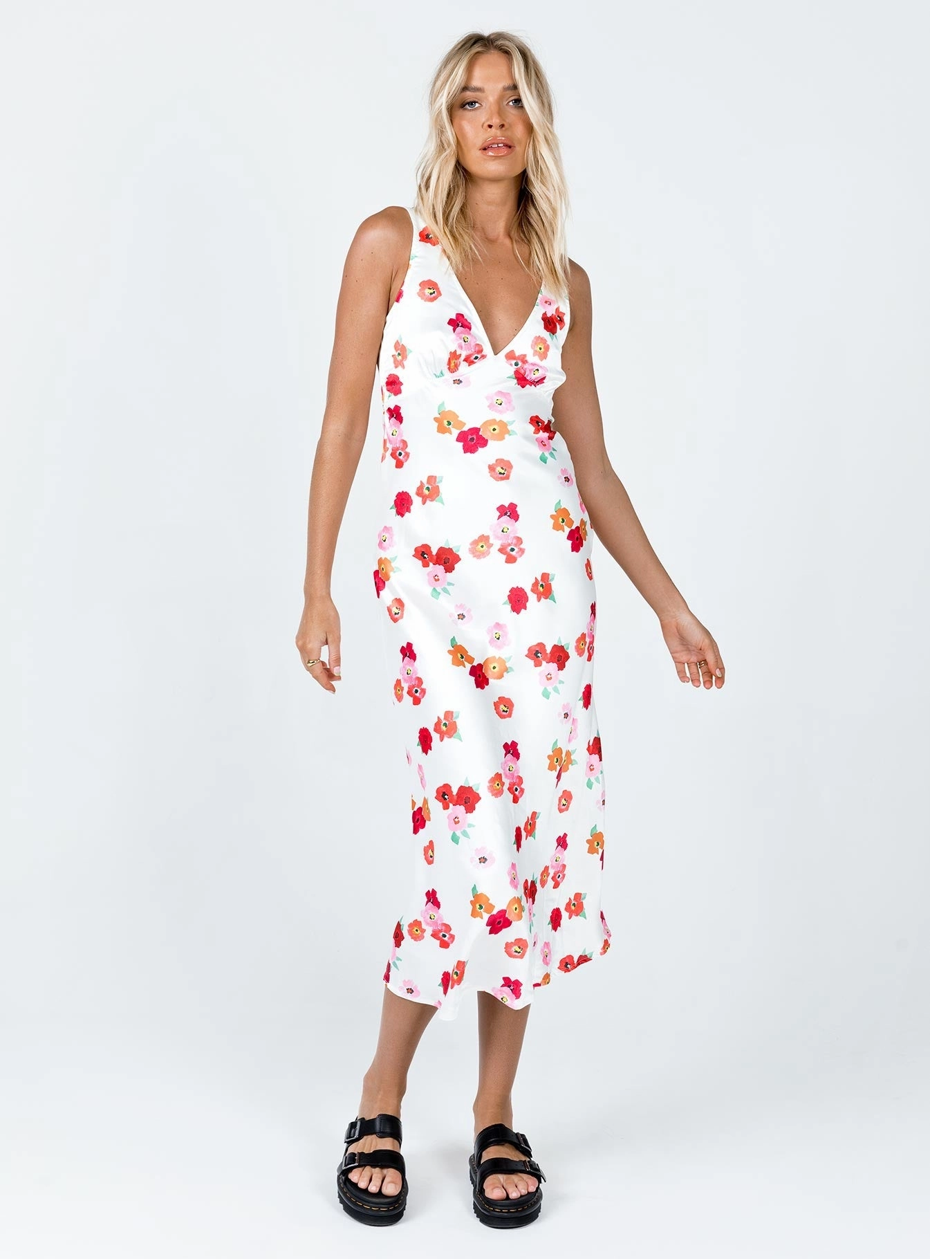 Nellie Maxi Dress White Floral Flattering Silhouette Wear Wedding guest