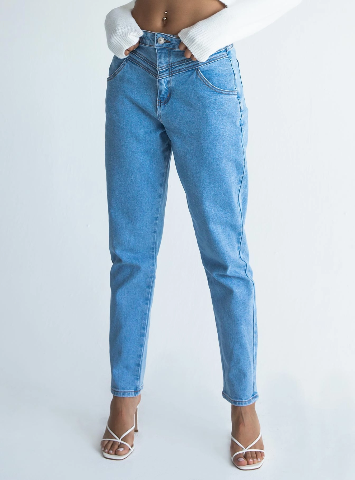 Leila Yolk Mom Denim Jeans Date Night Summer Vibes