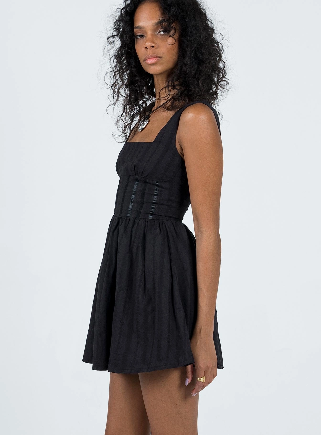 Lorinda Mini Dress Black Neutral Form Urban Touch