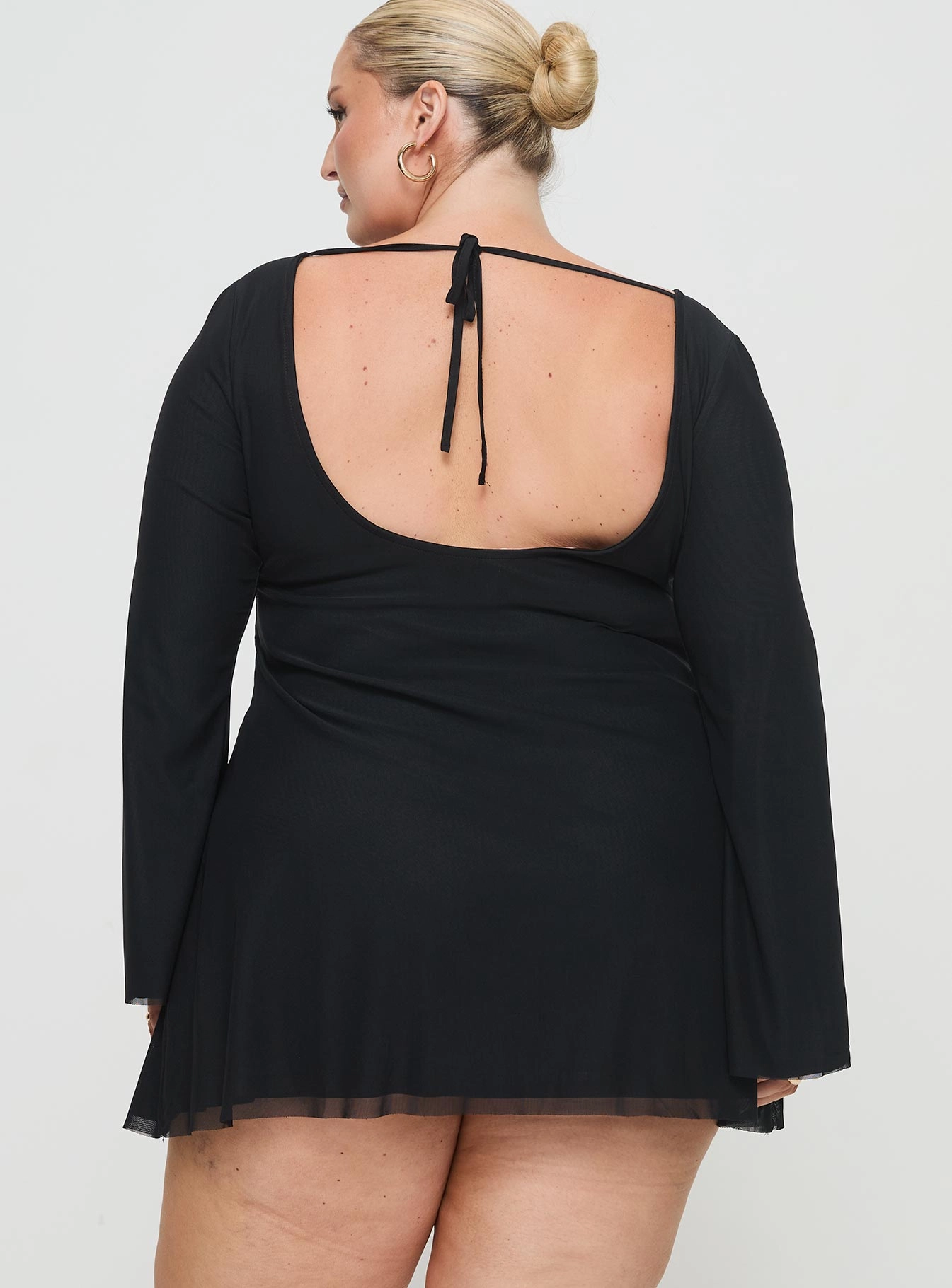 Lukea Long Sleeve Mini Dress Black Curve Visual Balance