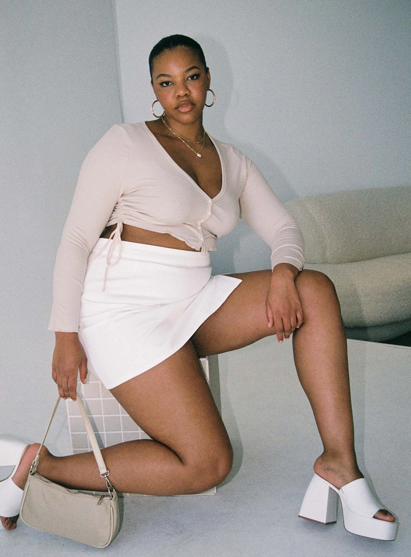 Madison Mini Skirt White Curve Sleek Detail