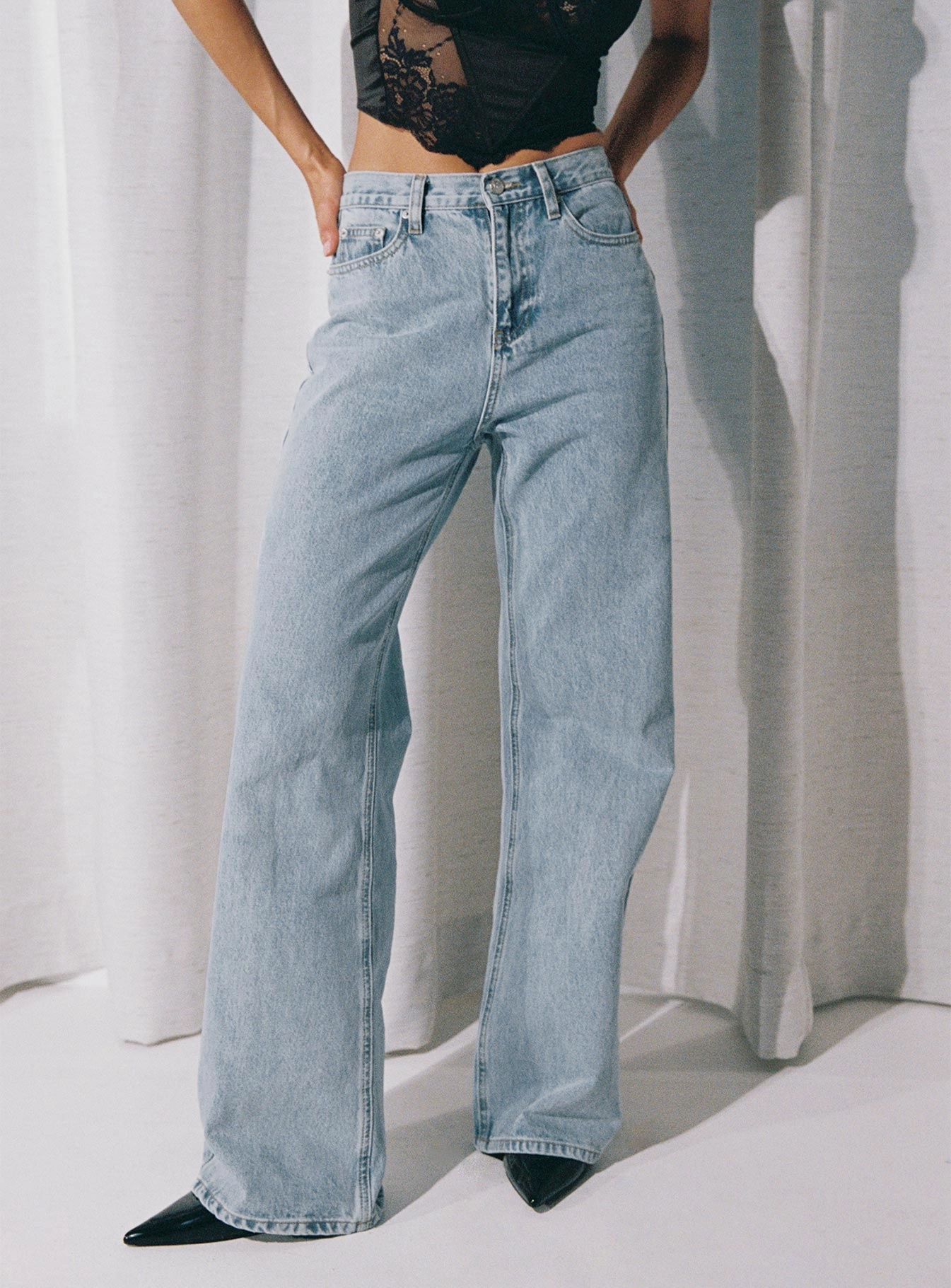 Maple Flare Jean Light Wash Denim Couple Look Office Wear