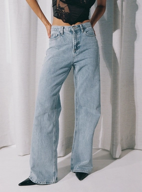 Maple Flare Jean Light Wash Denim Couple Look Office Wear