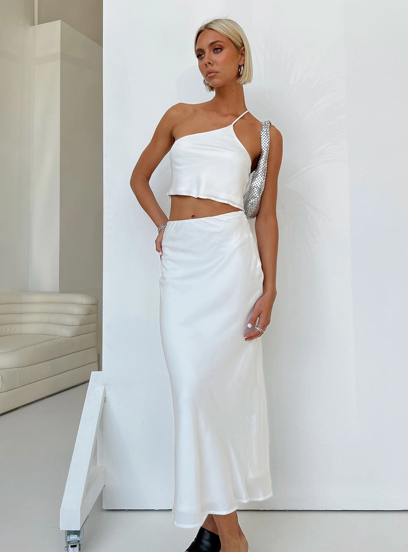 Edgy Look Meri Set White