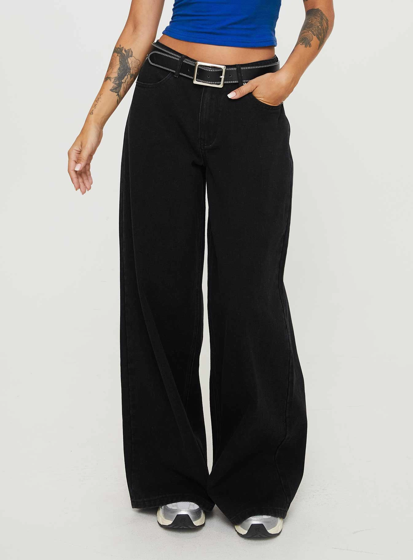 Naylor Mid Rise Wide Leg Jeans Washed Black Denim Petite Layer game Subtle Detail
