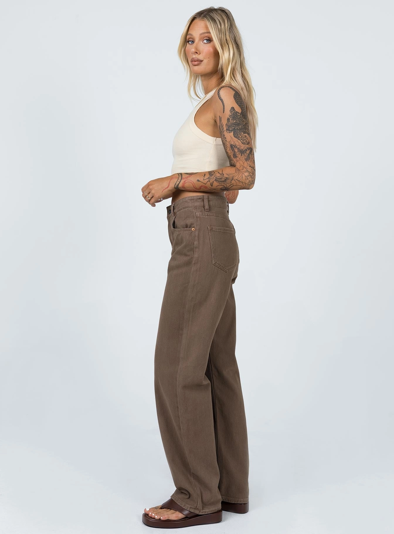 Motel Parallel Jeans Rich Brown Eco Friendly Chill Outfit Road Trip