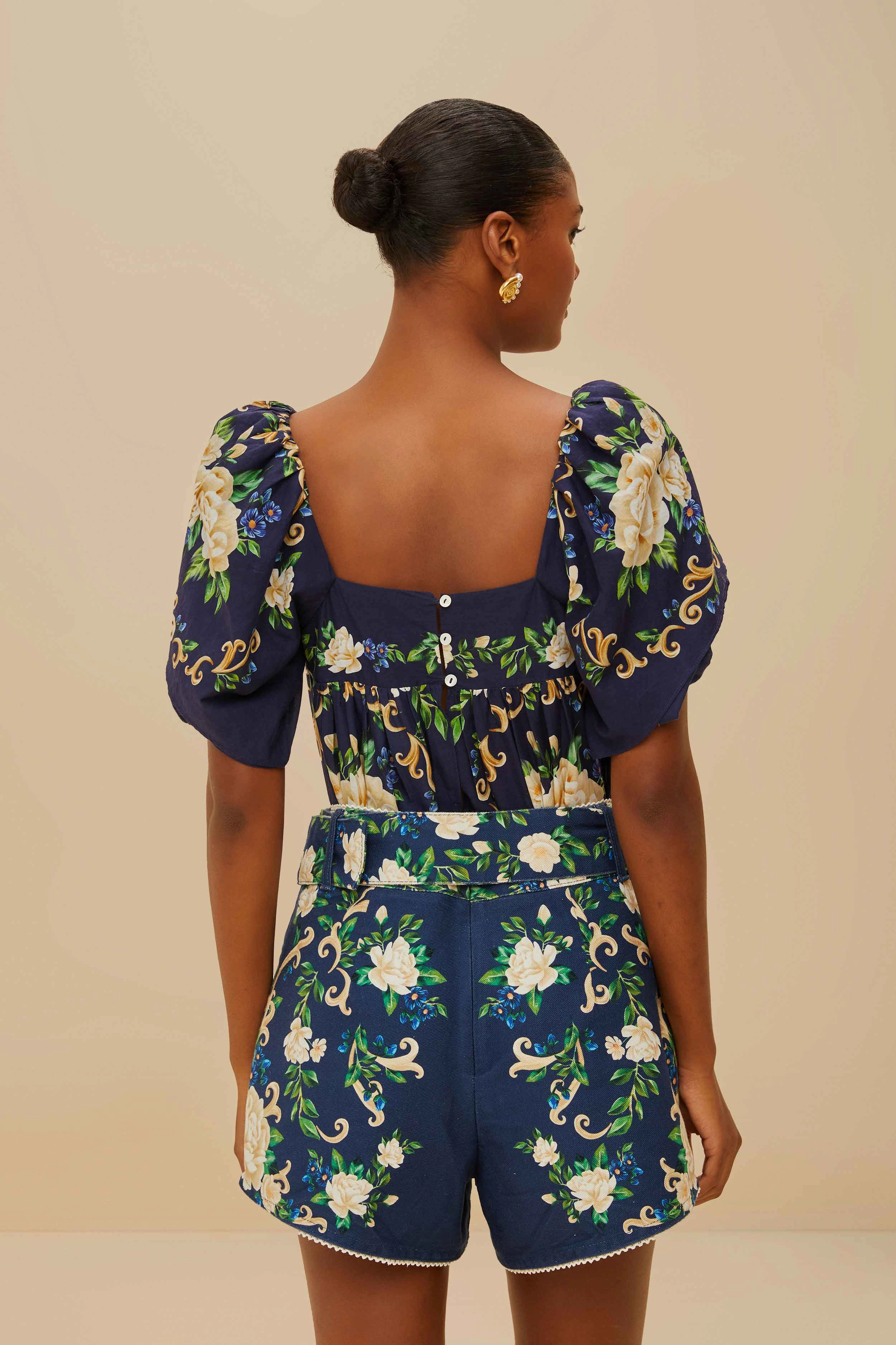 Body-Hugging Fit Navy Blue Flower Tapestry Shorts