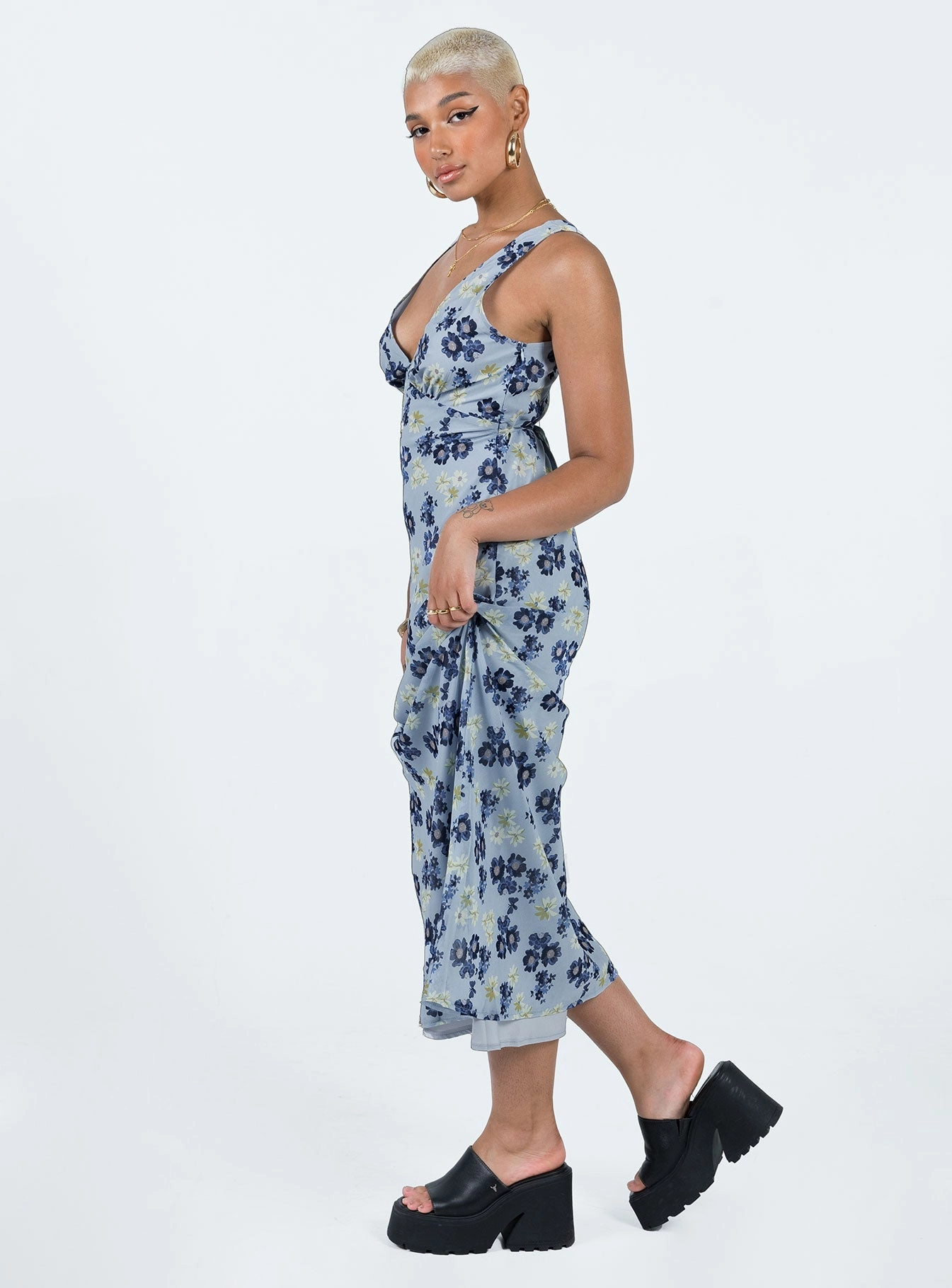 Nellie Maxi Dress Blue Floral Floral design Flattering Cut