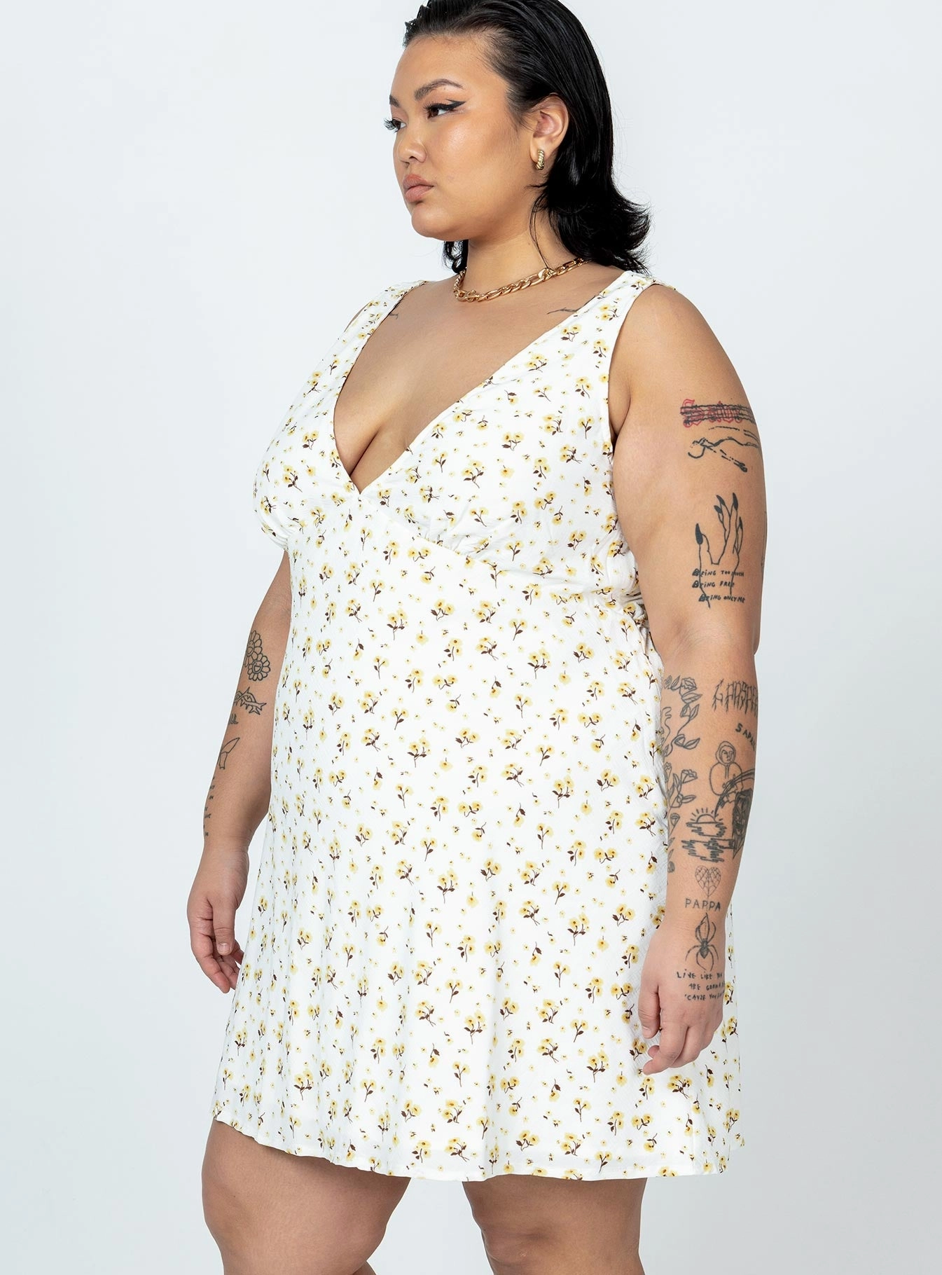 Nellie Mini Dress White / Yellow Floral Curve Peace Glow Textured Surface