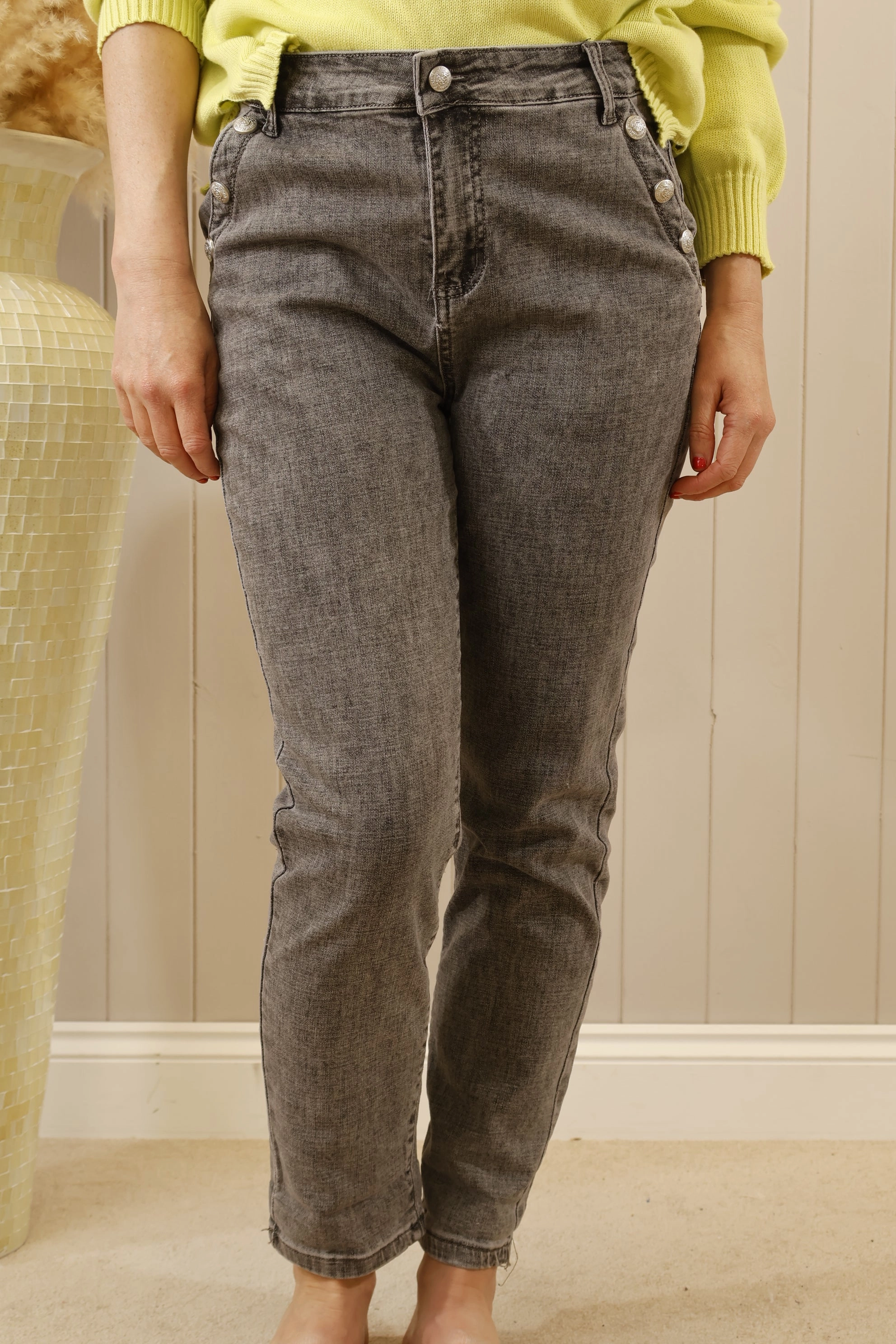 Jenna Mom Fit Jeans Training Wear Stylish Appearance