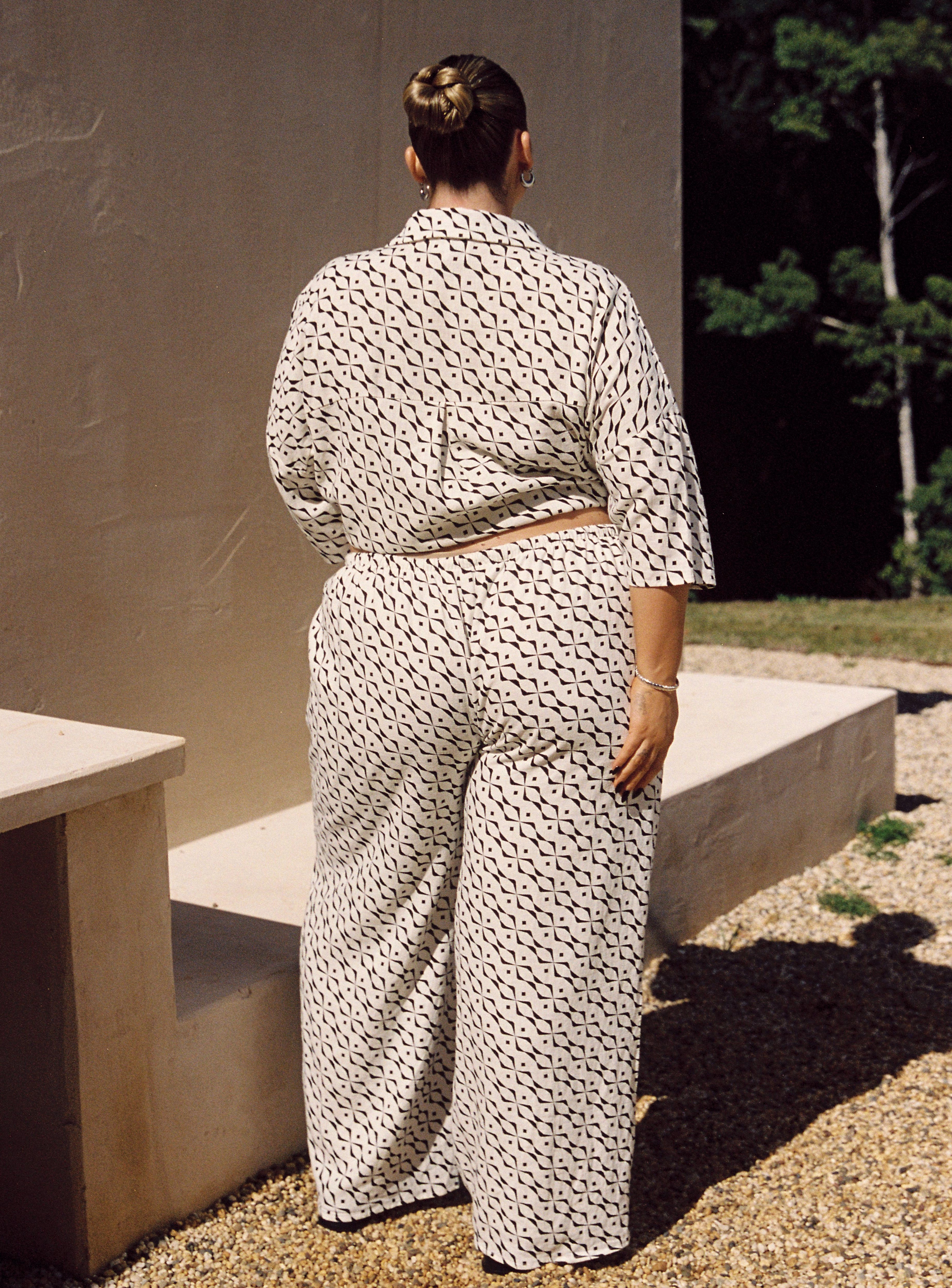 Commuter Ready Relaxed Style Zodiac Linen Blend Pants Black / White Curve