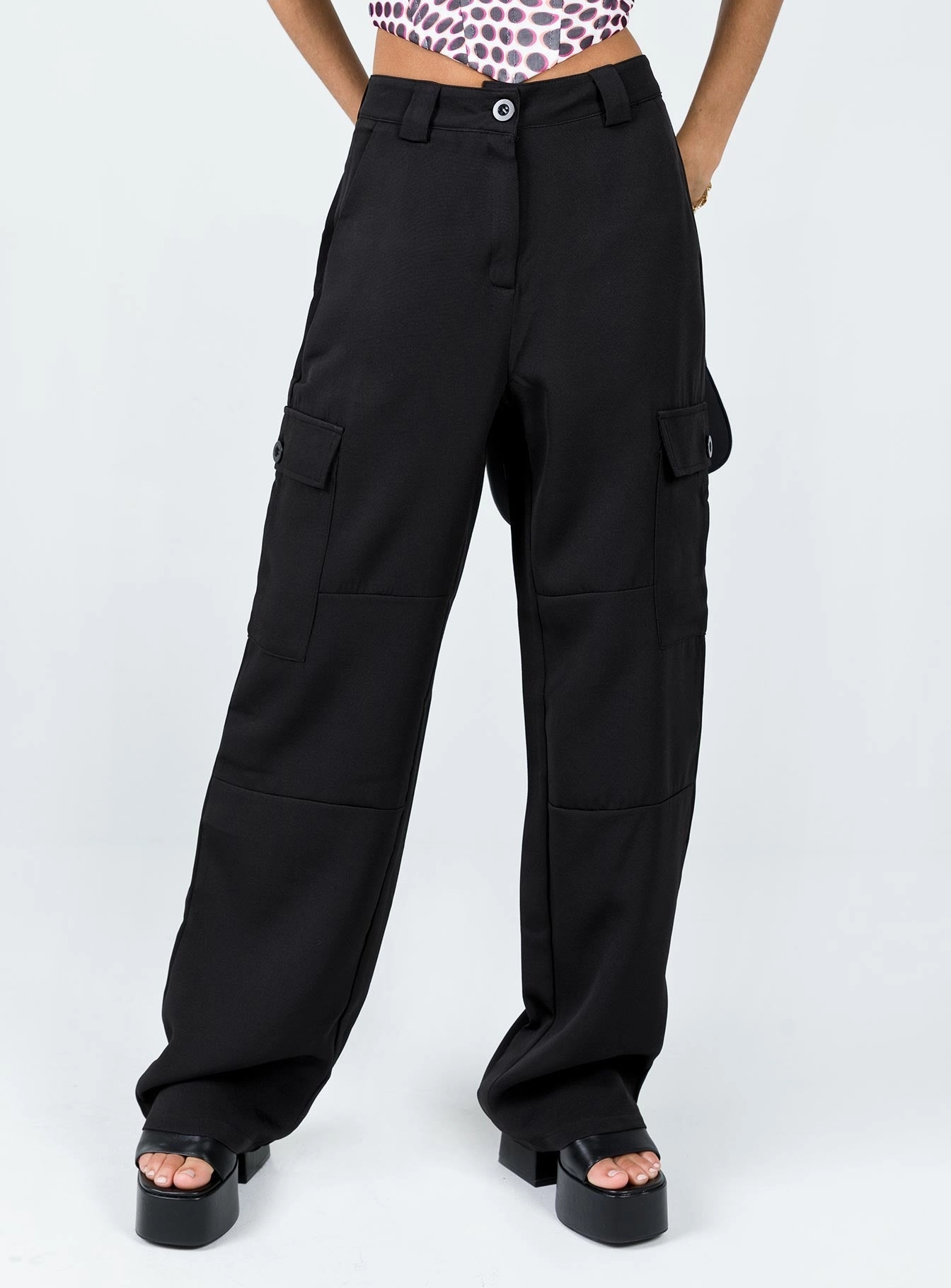 Seamless construction Kaydence Cargo Pants Black