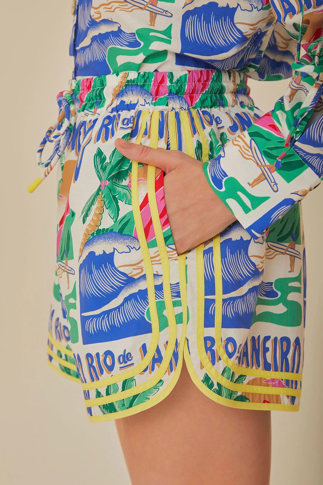 Off-White Carioca Posters Shorts Warm Vibe