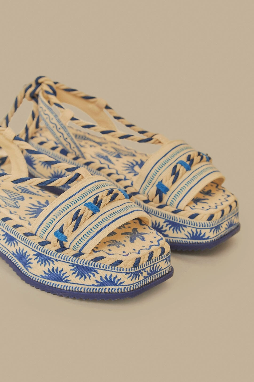 Sleek Casual Shoes Off-White Flatform Sandal