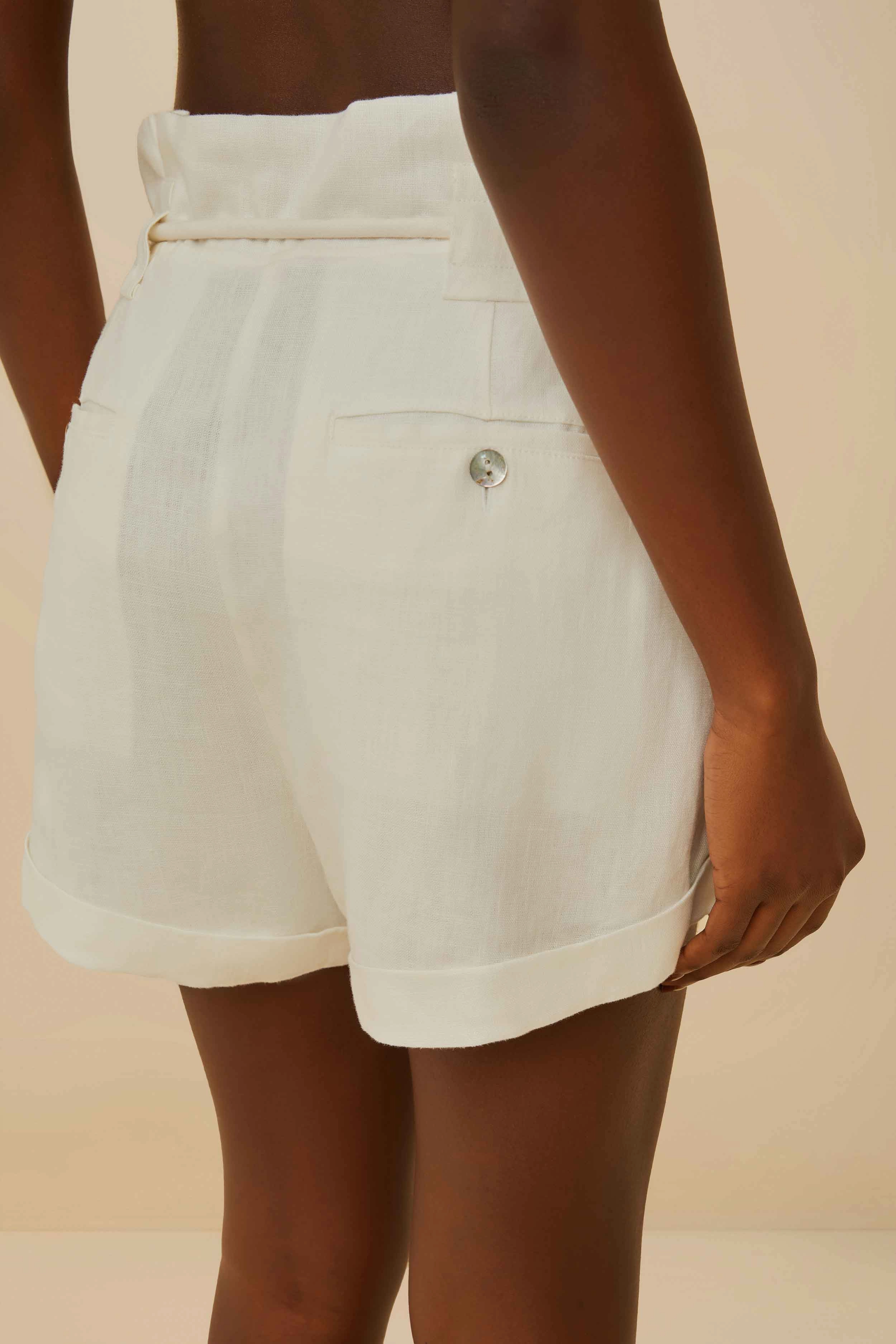 Trendy Fashion Off-White Wavy Pockets Euroflax? Premium Linen Shorts