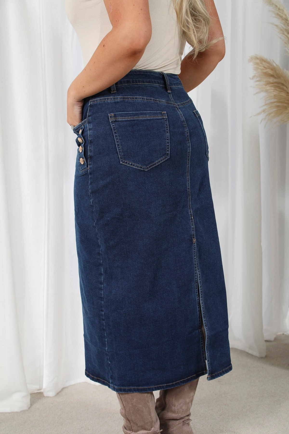 Vibrant color Curve Denim Skirt