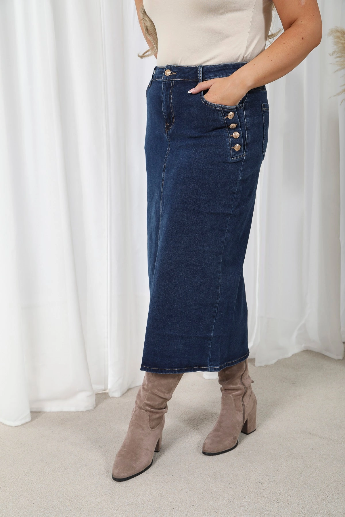 Curve Denim Skirt Glossy Texture