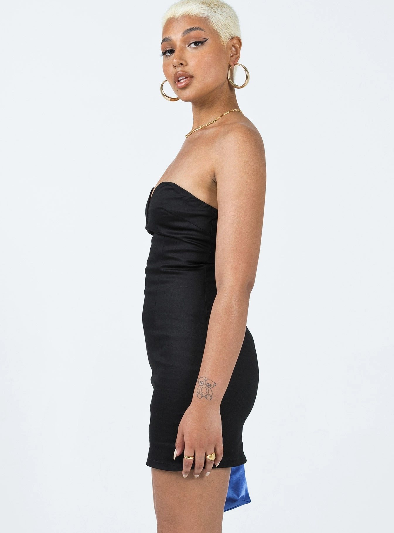 Elegant Outline Flattering and Effortless Avie Mini Dress Black