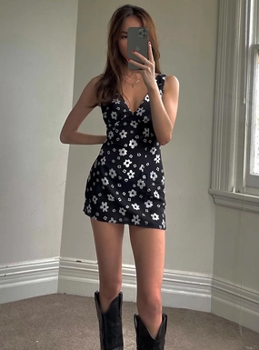 Quincy Mini Dress Black Pose Sweet
