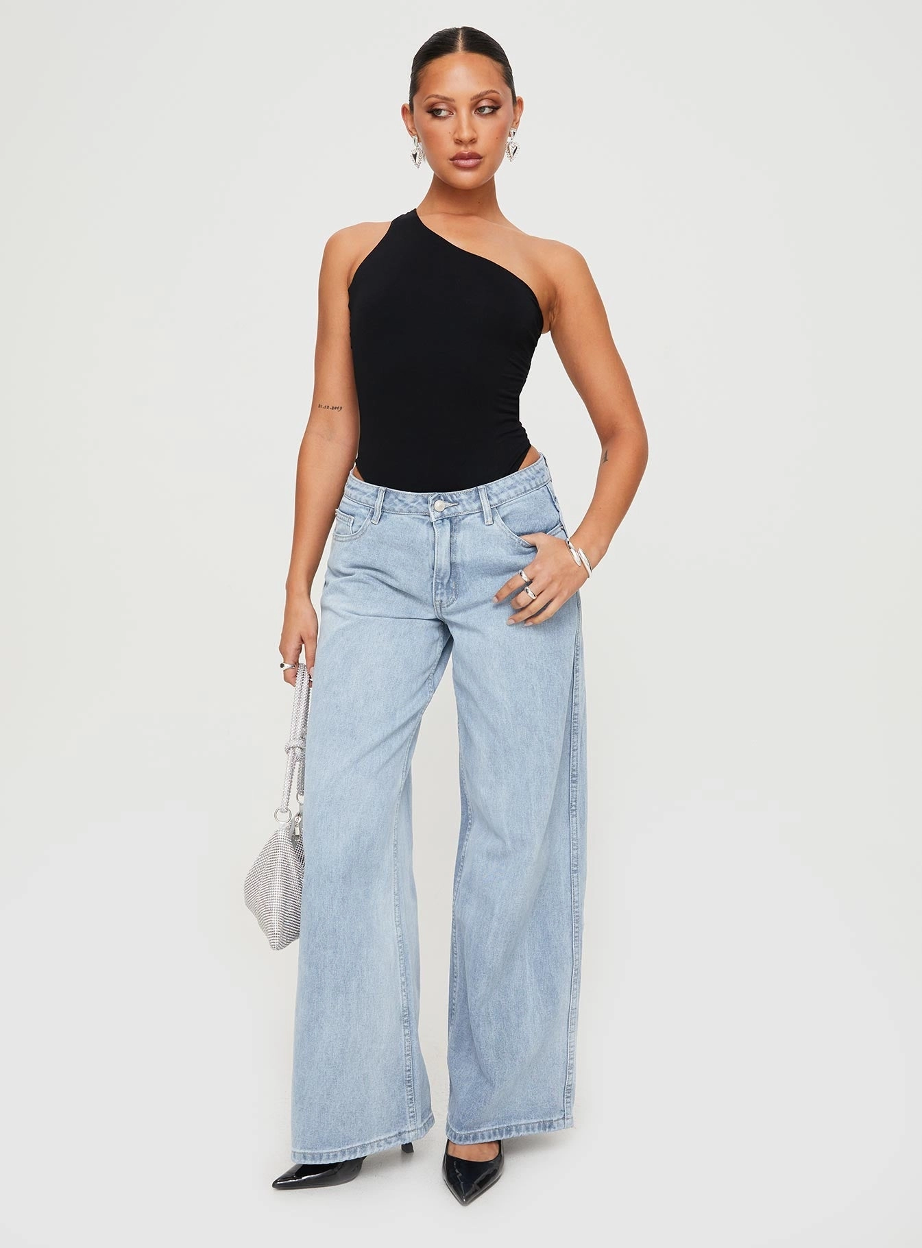 Night Out Traveler Gear Stylish Water Efficient Wash Process Ramos Low Rise Wide Leg Jeans Light Blue Wash Petite