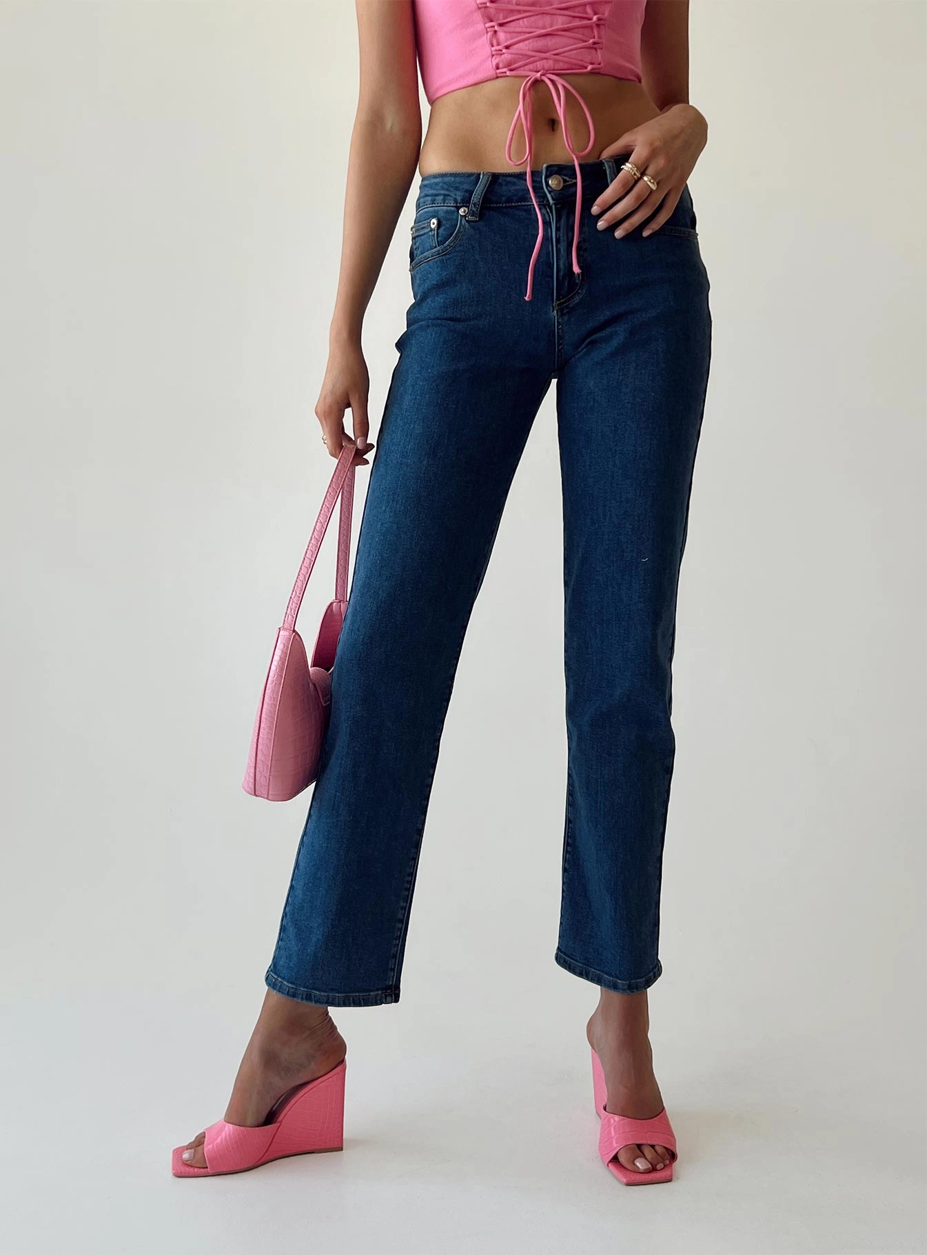 Rhye Low Rise Jeans Mid Wash Denim Teen Outfit Night Out Party Look Party Look Urban Explorer