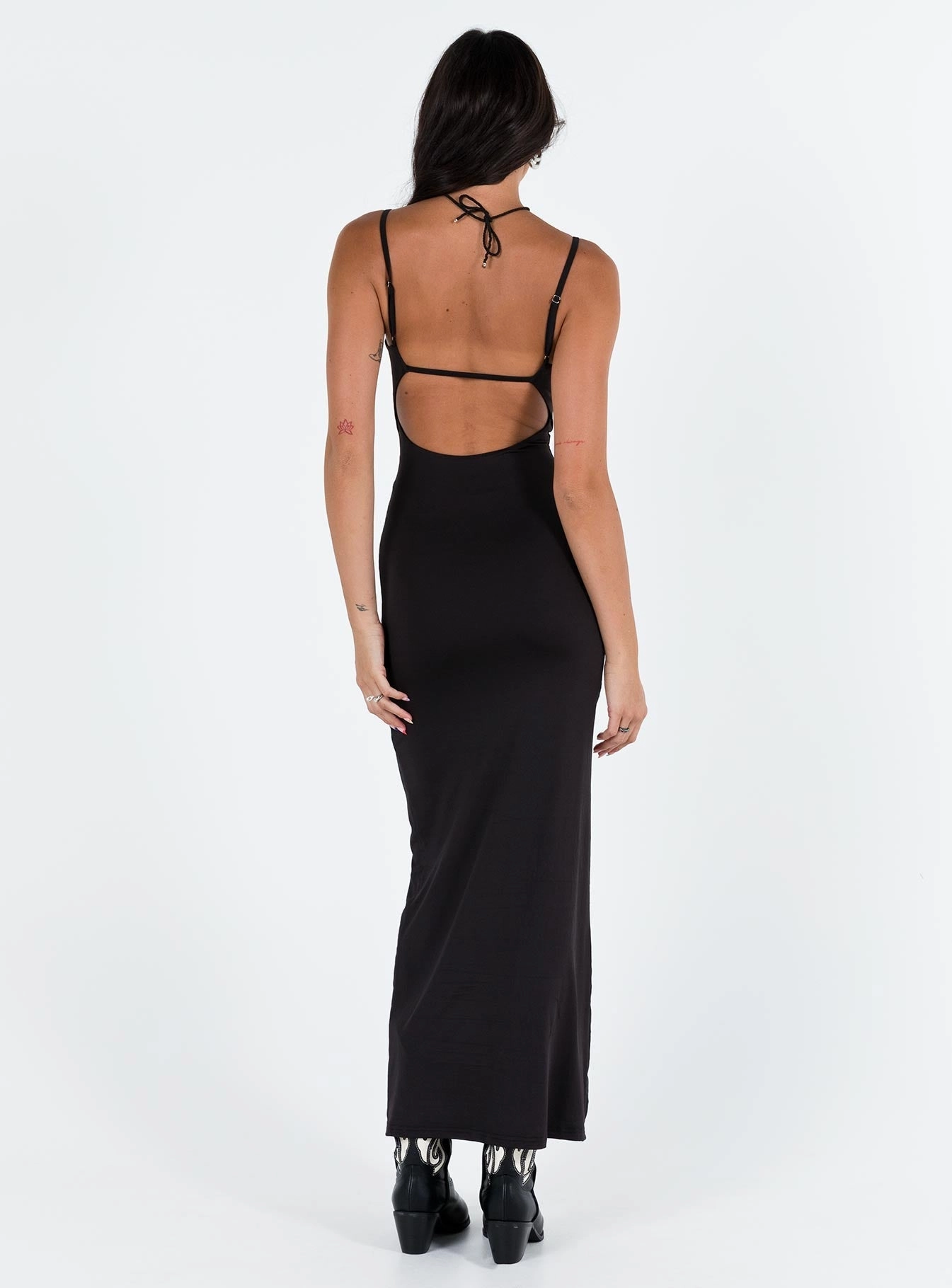 Sharp Edge Simple Spirit Riana Maxi Dress Black