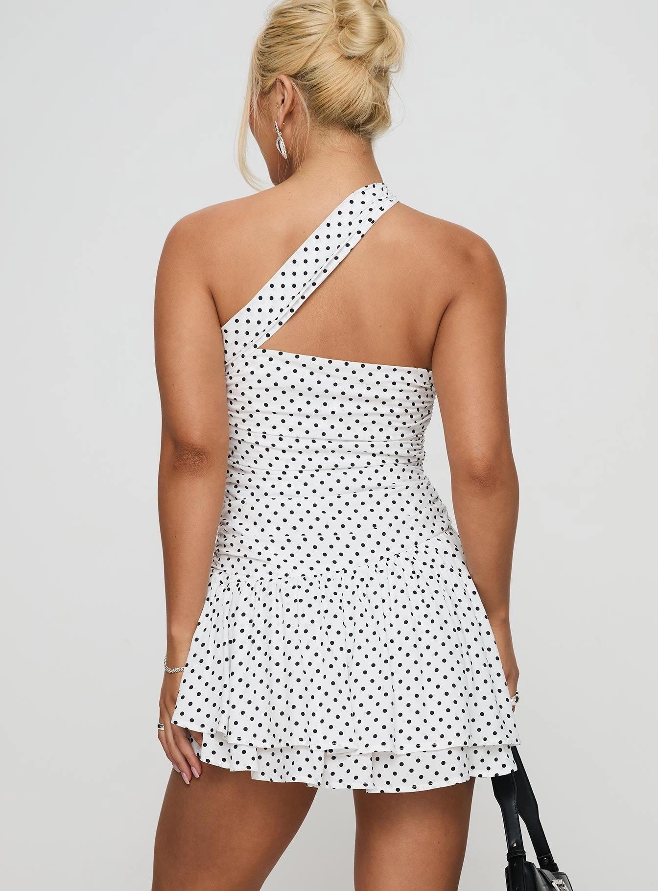 Minimalist fit-and-flare Escapades One Shoulder Mini Dress White / Black Polka