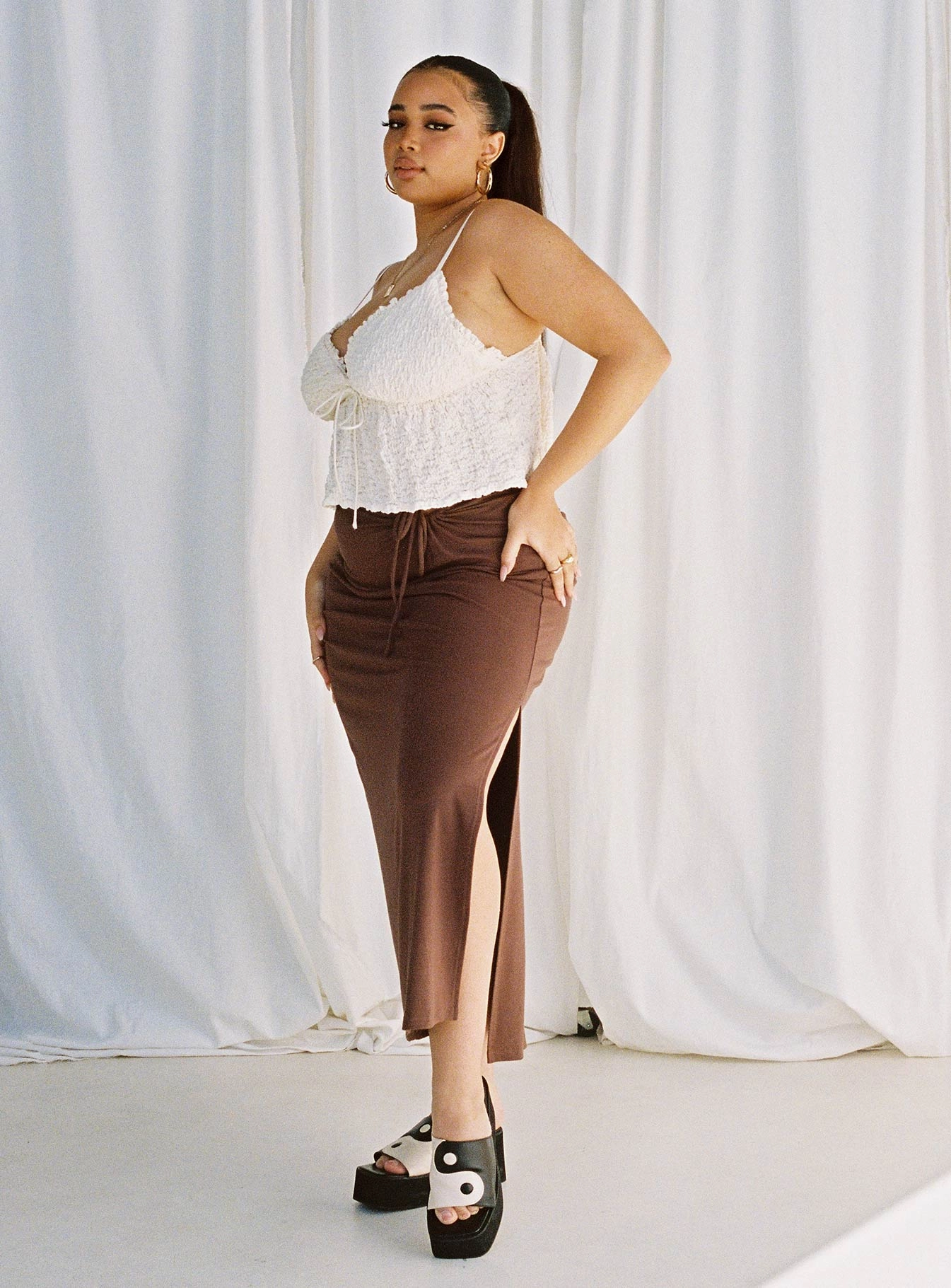 Caroline Midi Skirt Brown Curve Subtle Look