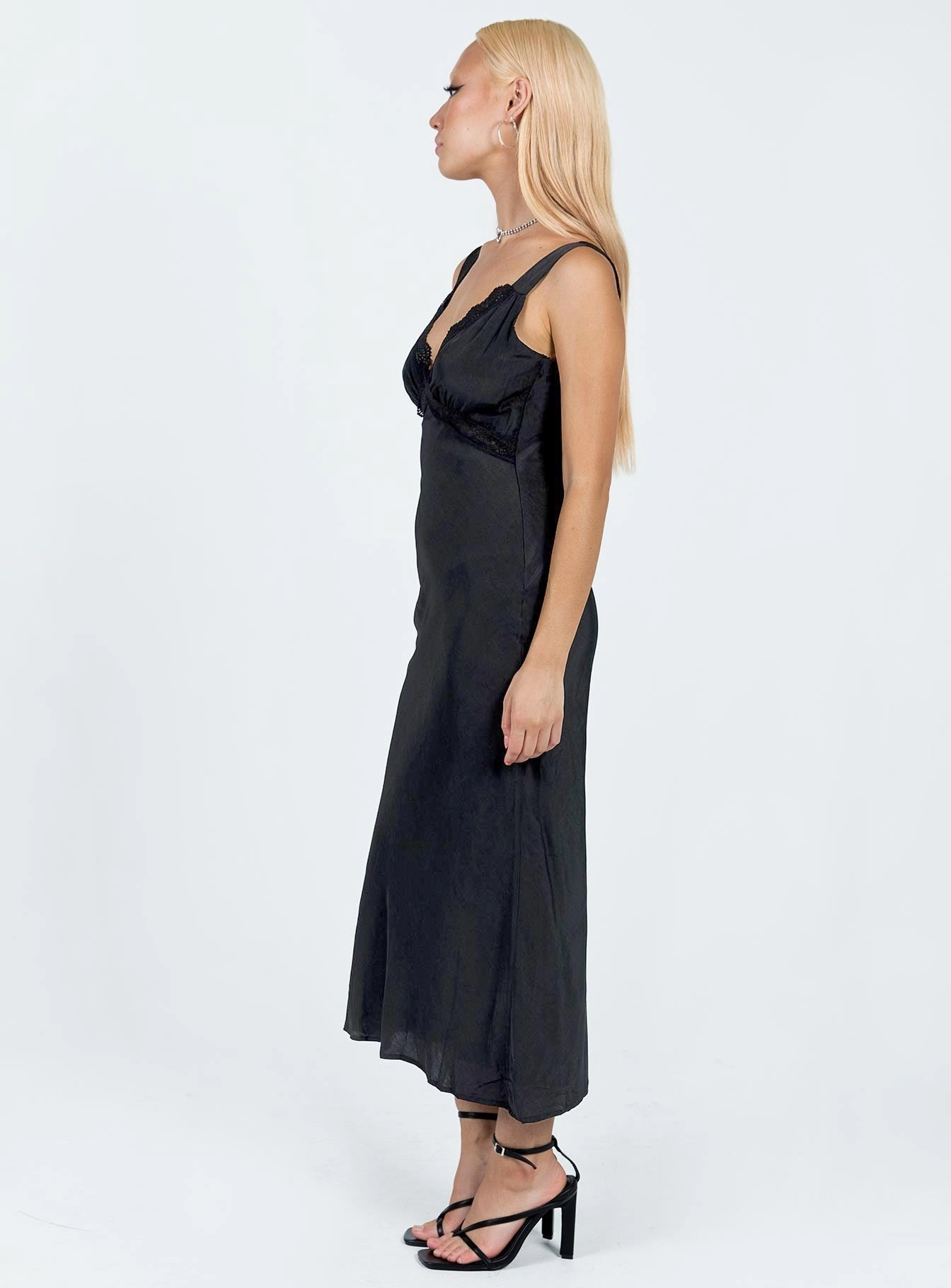 Collar Accent Subtle Glow Hannelle Maxi Dress Black