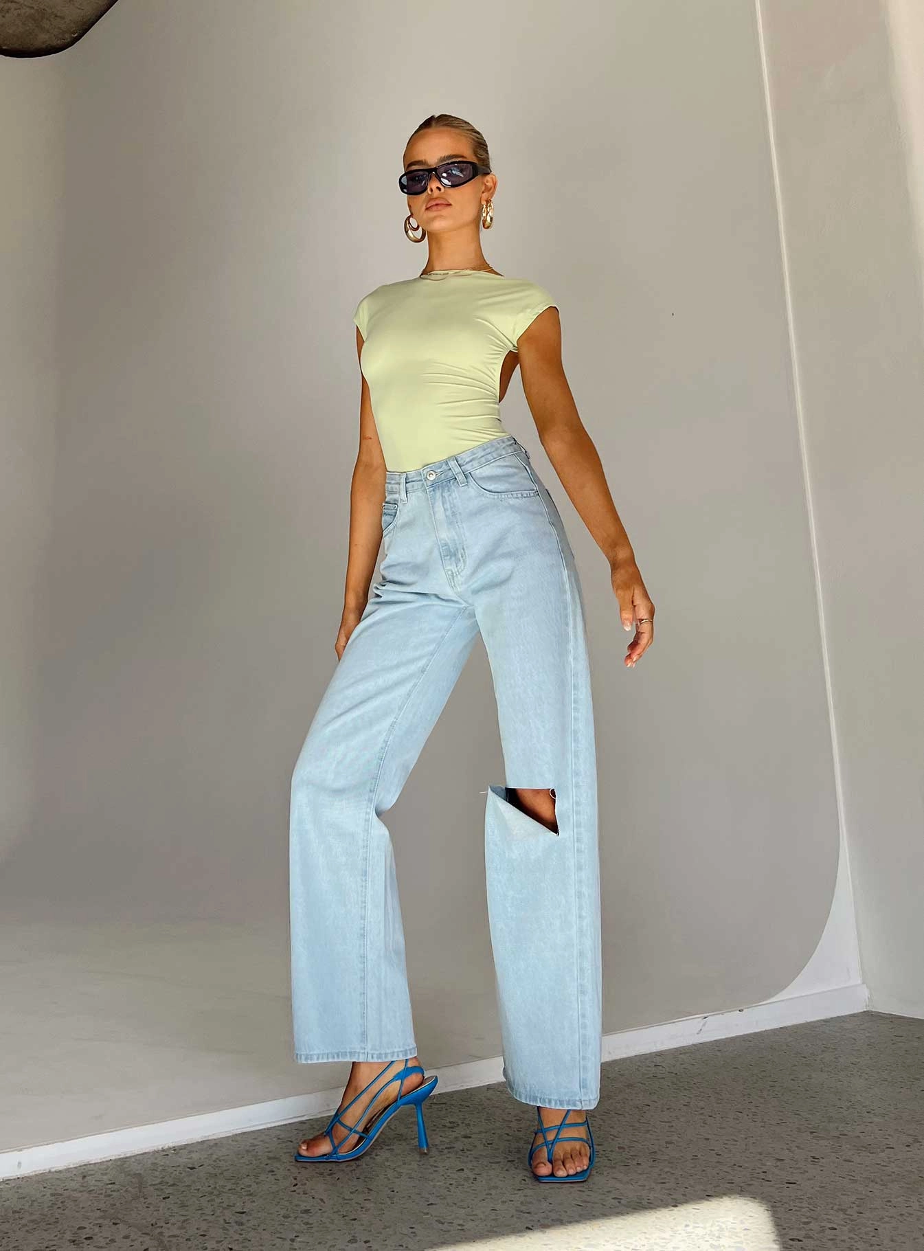 Slim Sunny Vibes Festival Outfit Colorfast Denim Sevina Wide Leg Denim Jeans Light Wash