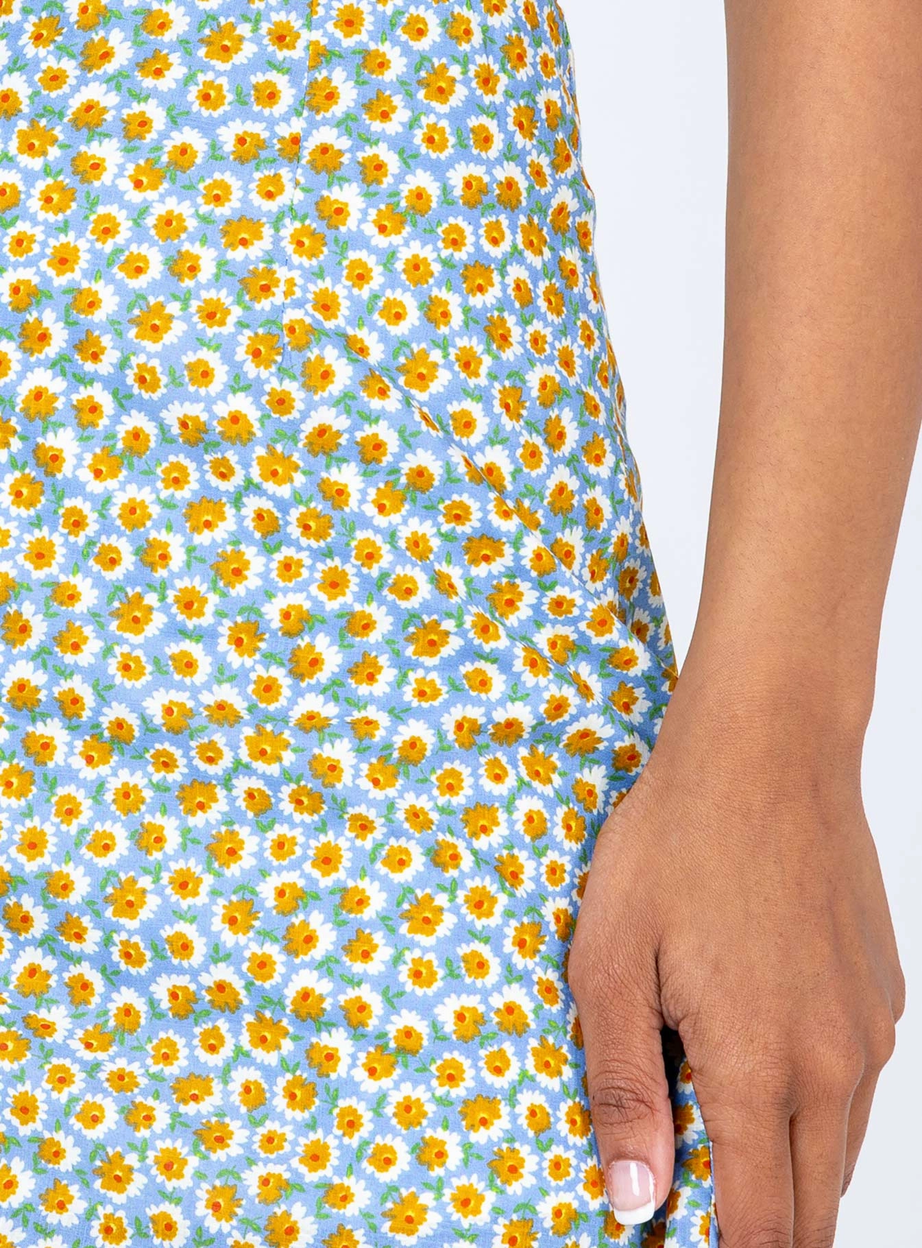 Creative Look Layered Structure Shelly Mini Skirt Daisy Floral