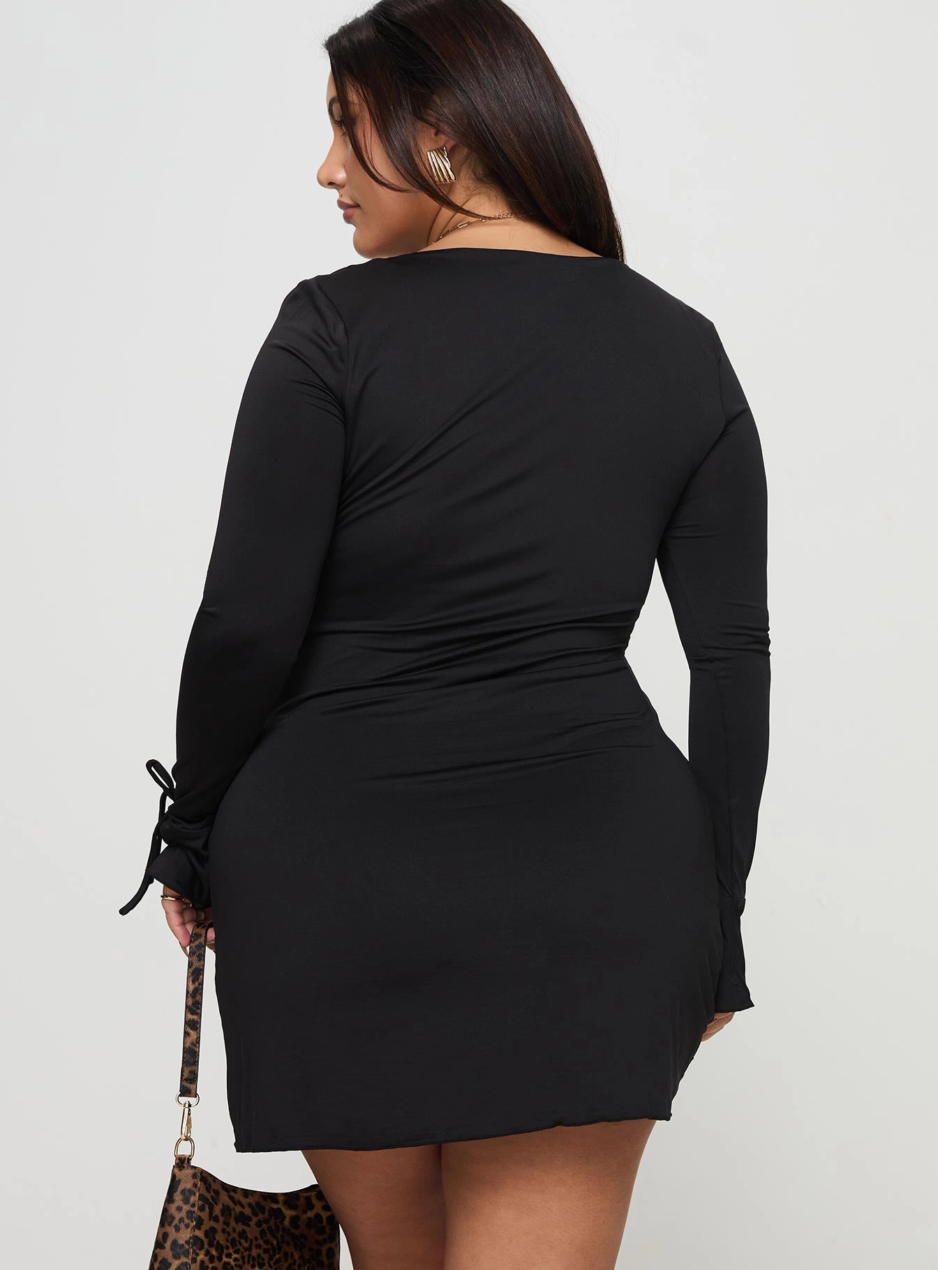 Sharp Detail Daytime Mood Dalzine Long Sleeve Mini Dress Black Curve