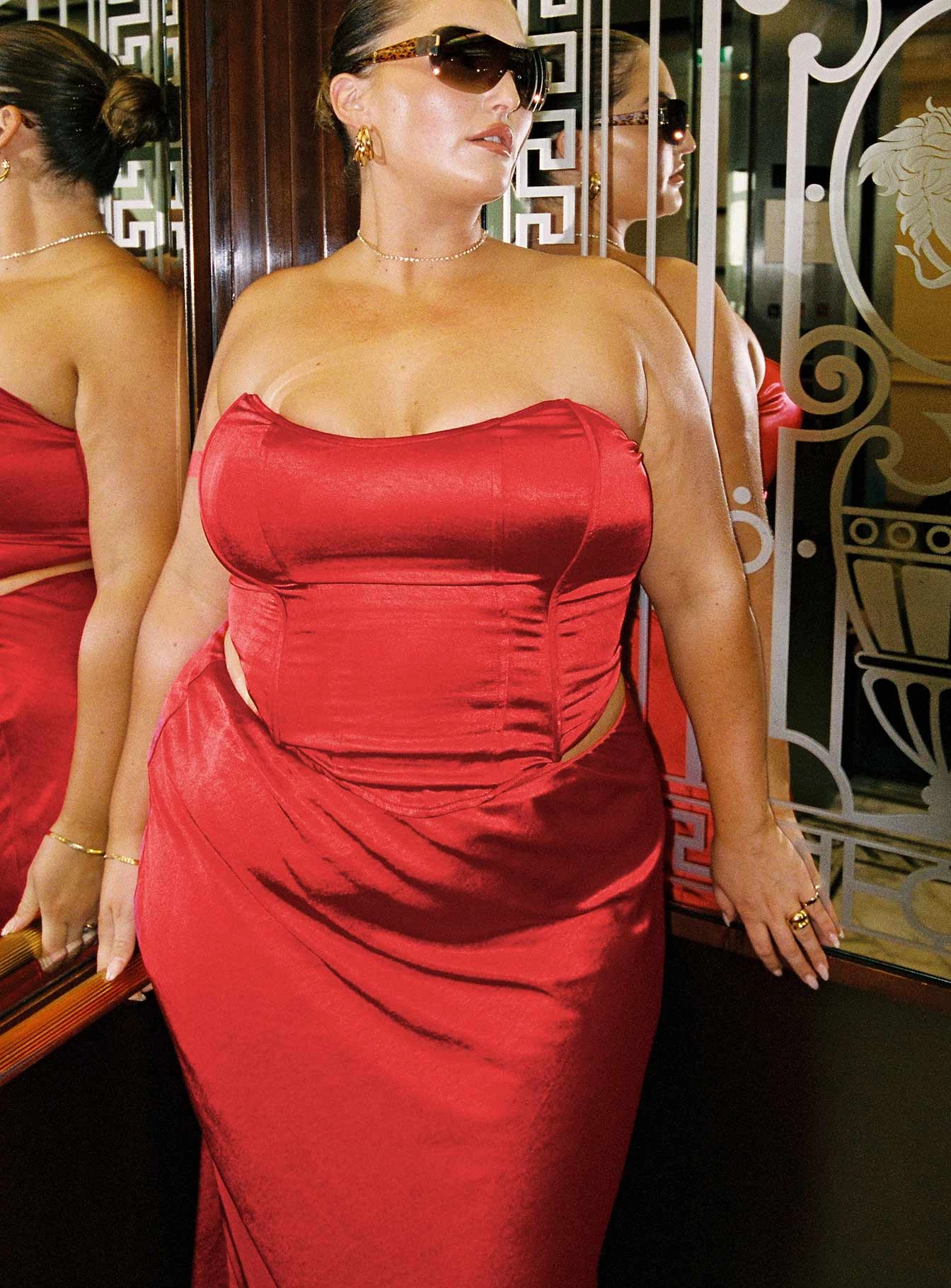 Zinny Set Red Curve Sleek Detail