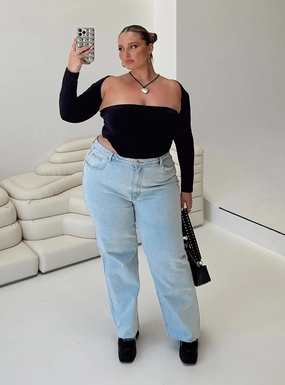 Queenstown Straight Leg Jeans Light Wash Denim Curve Trend Setter Vintage Lover Casual Comfort