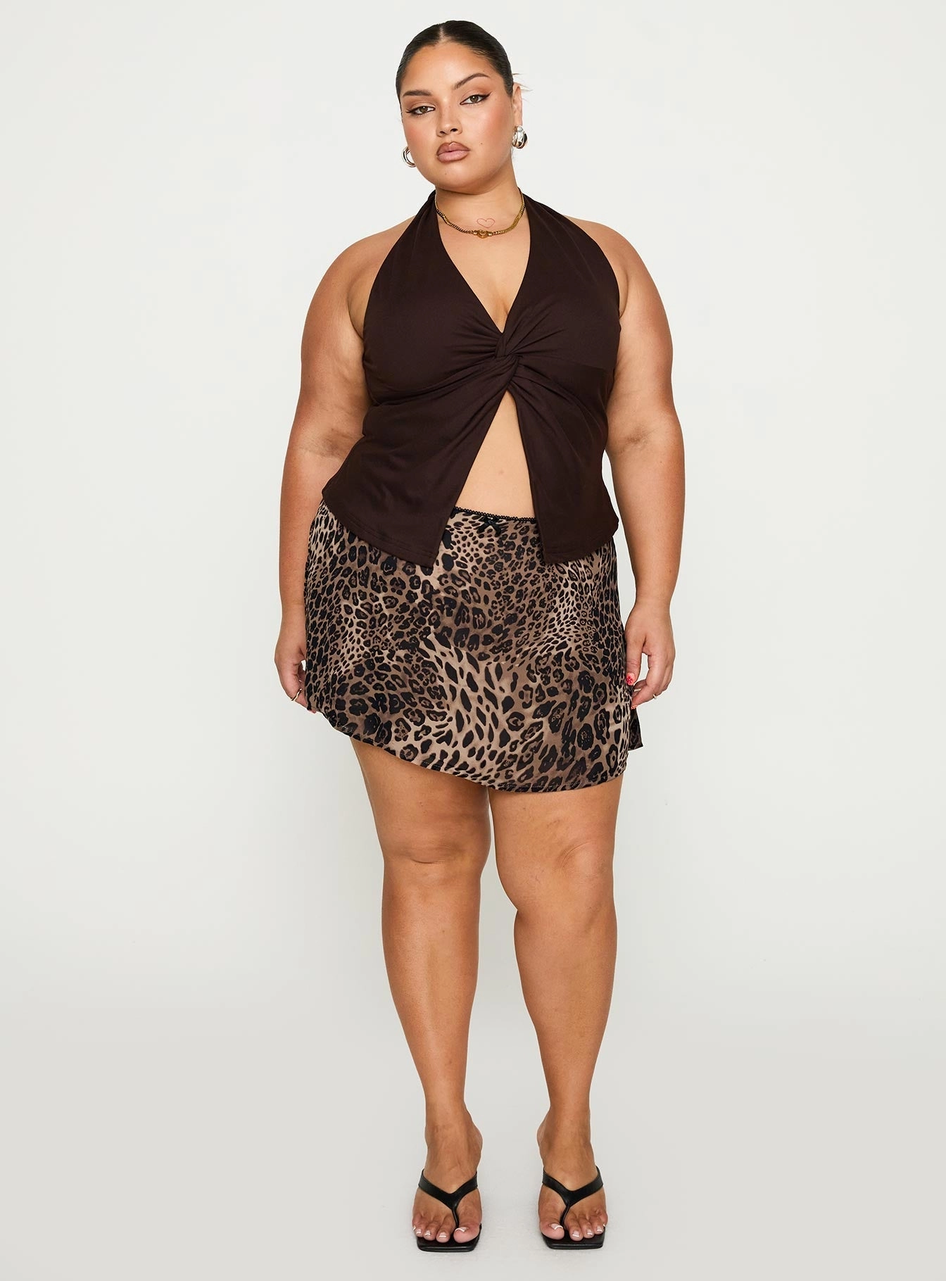 Tejano Mini Skirt Leopard Curve Daytime Look