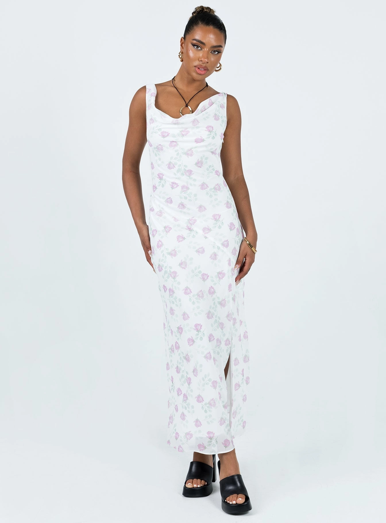 Asbyn Maxi Dress White Floral Cozy Balance