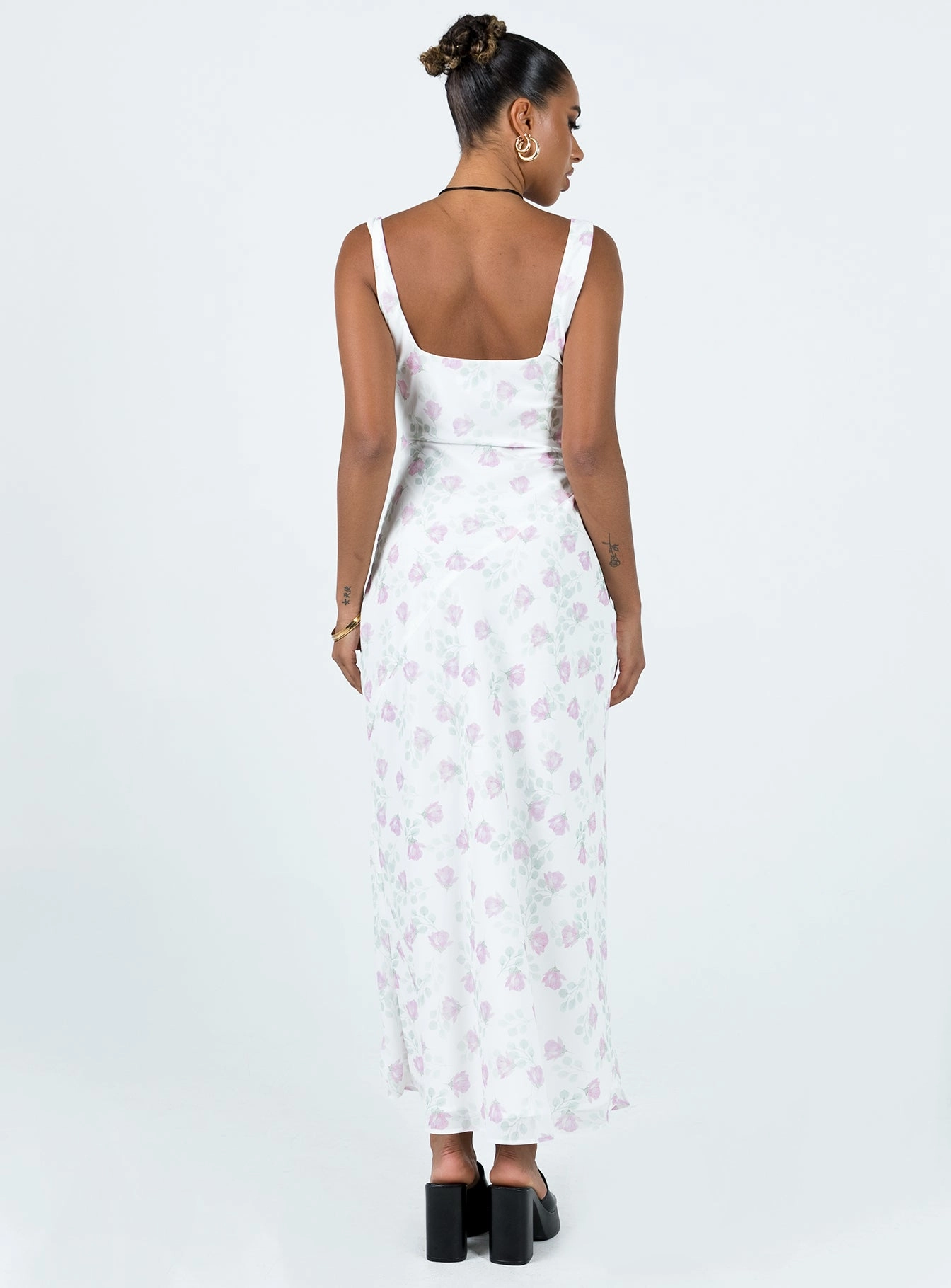 Asbyn Maxi Dress White Floral Slimming Shape